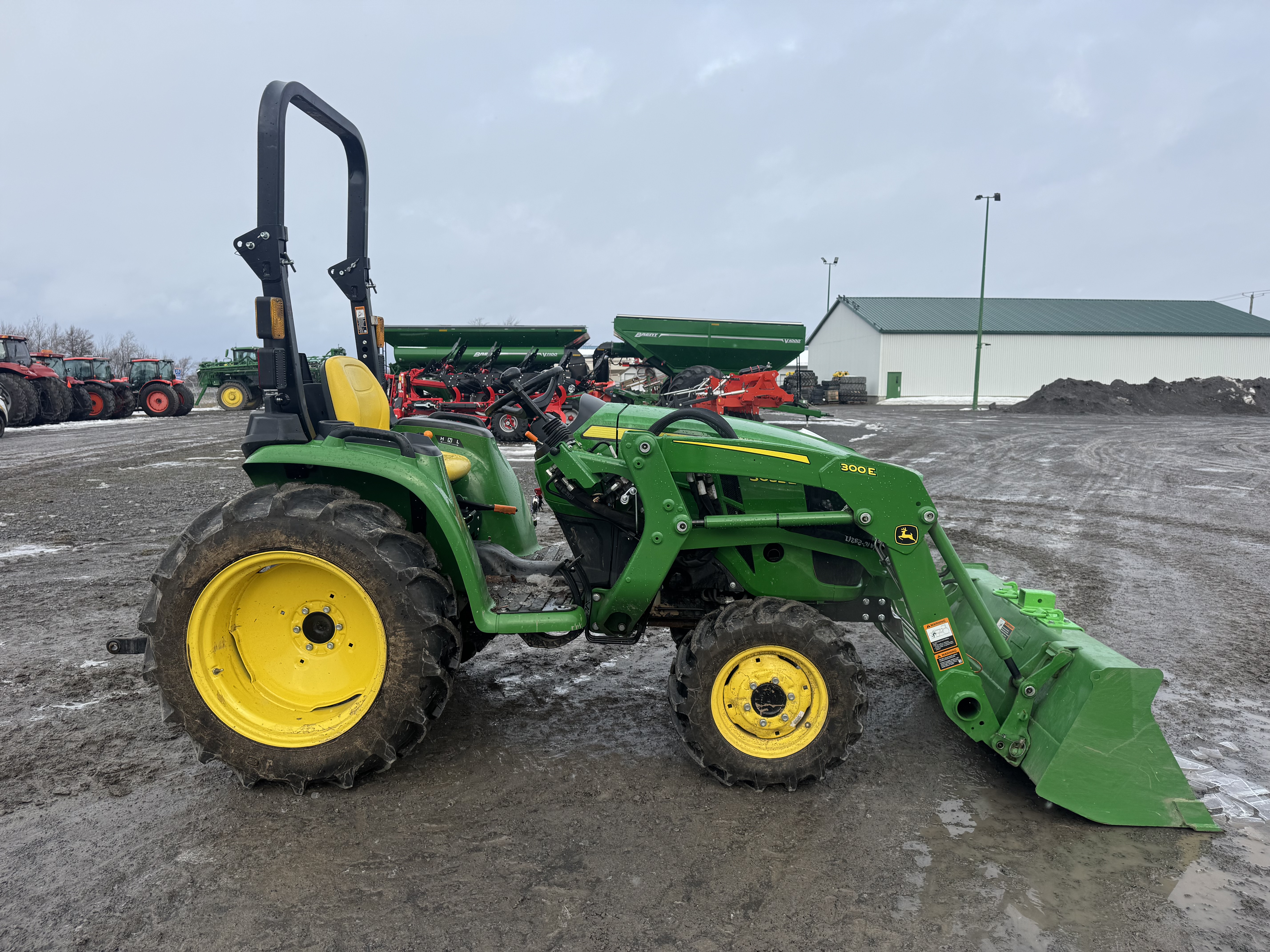 John Deere 3032E