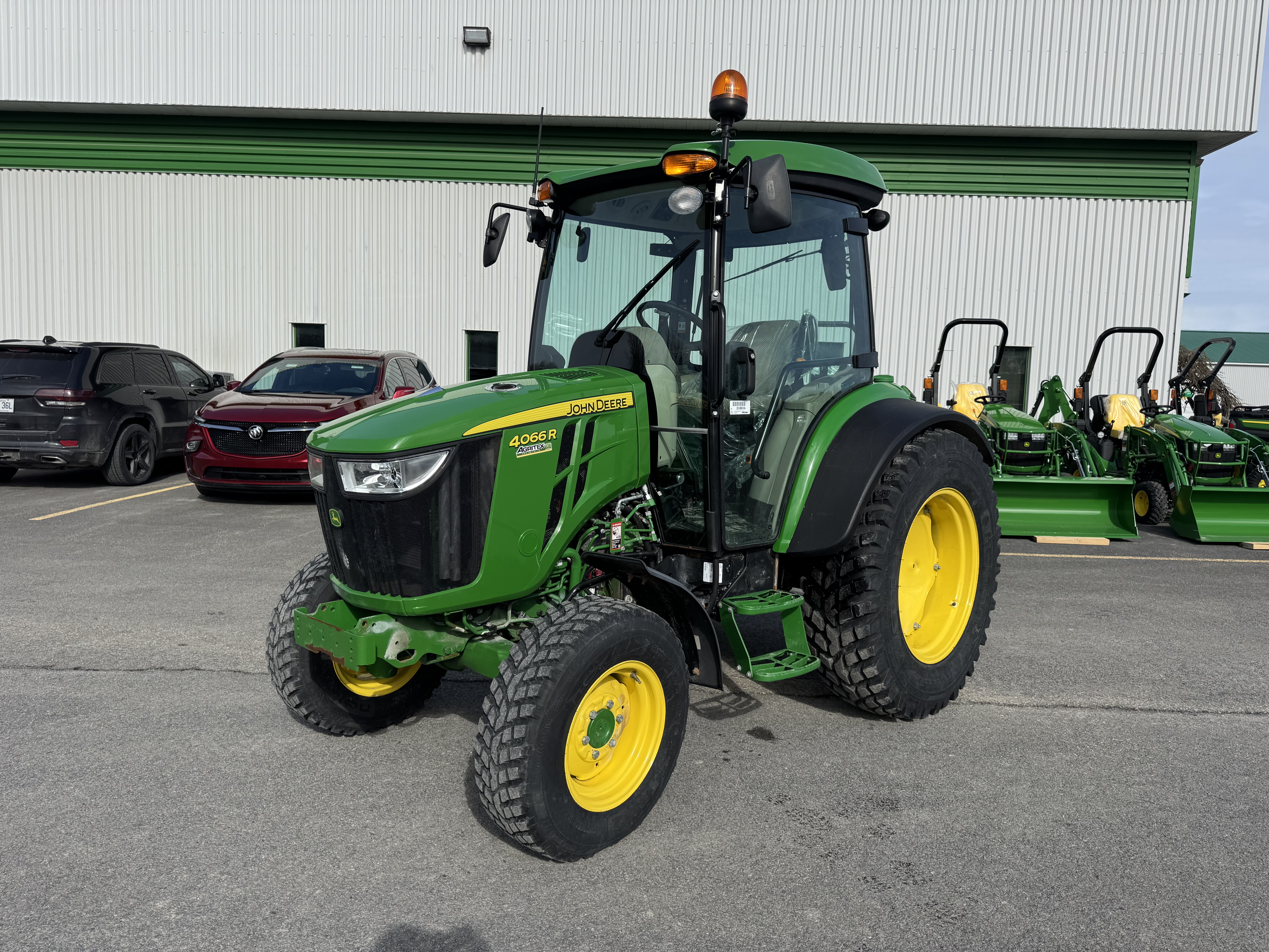John Deere 4066R NOKIAN 