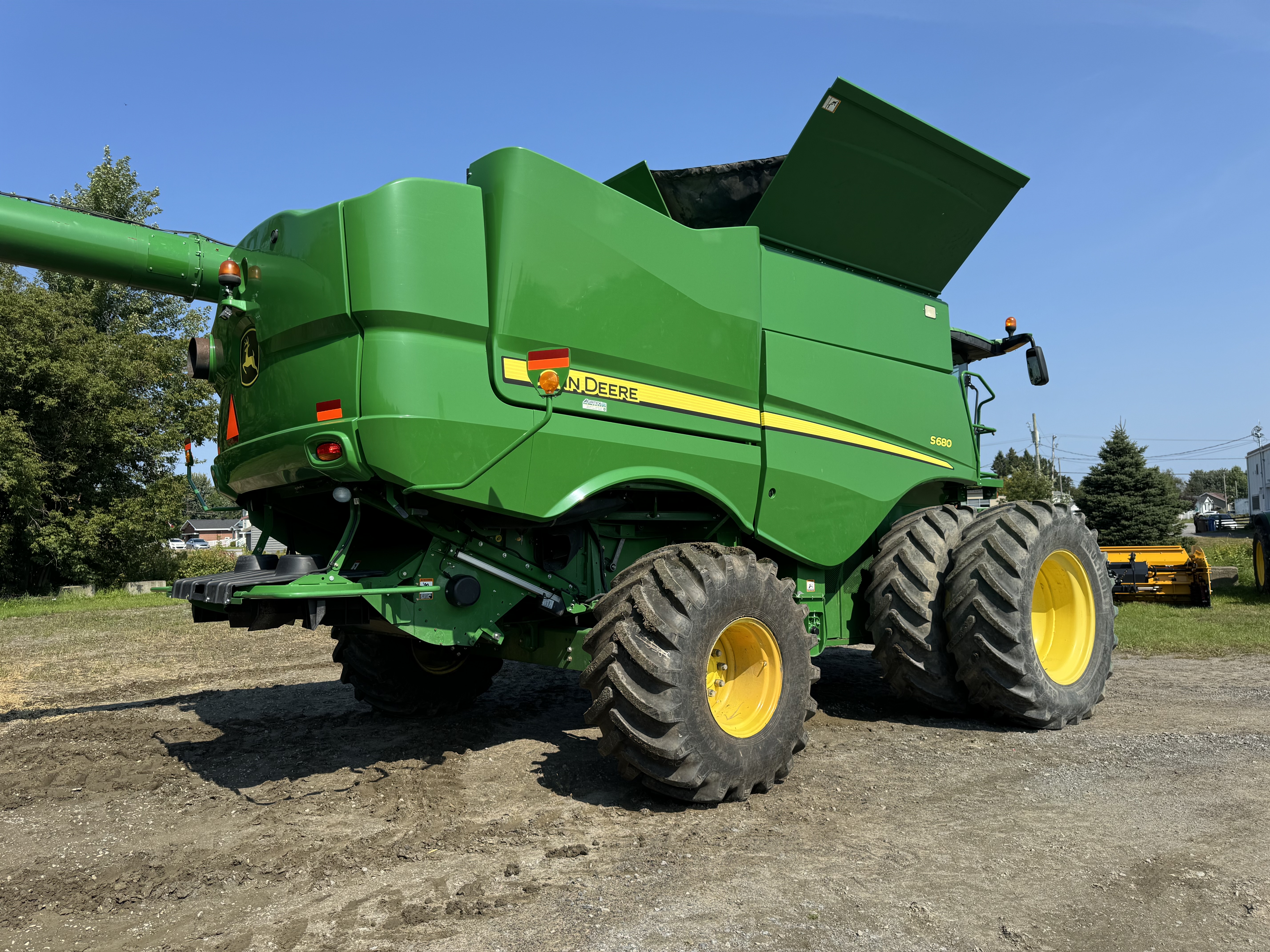 John Deere S680