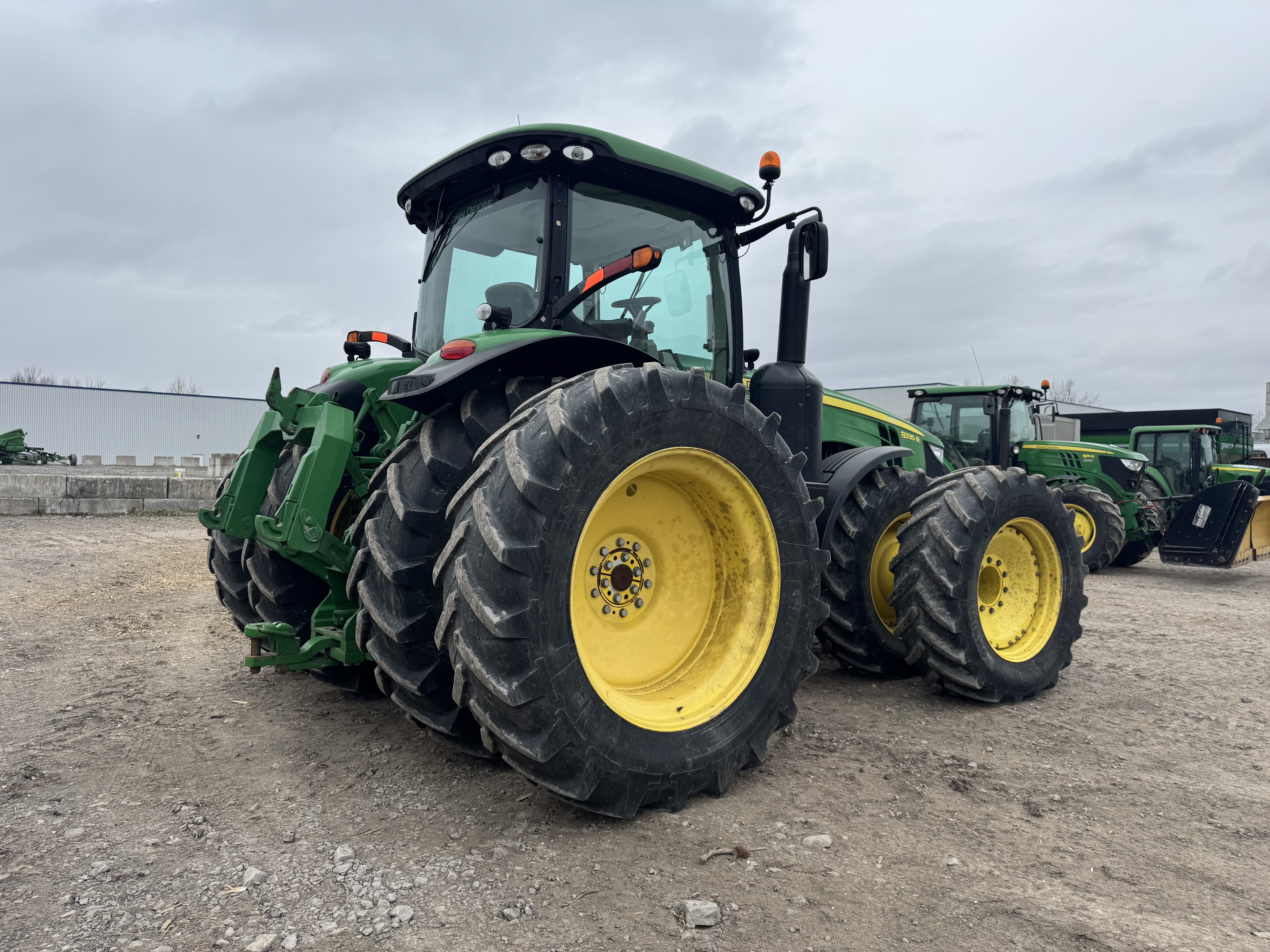 John Deere 8335R