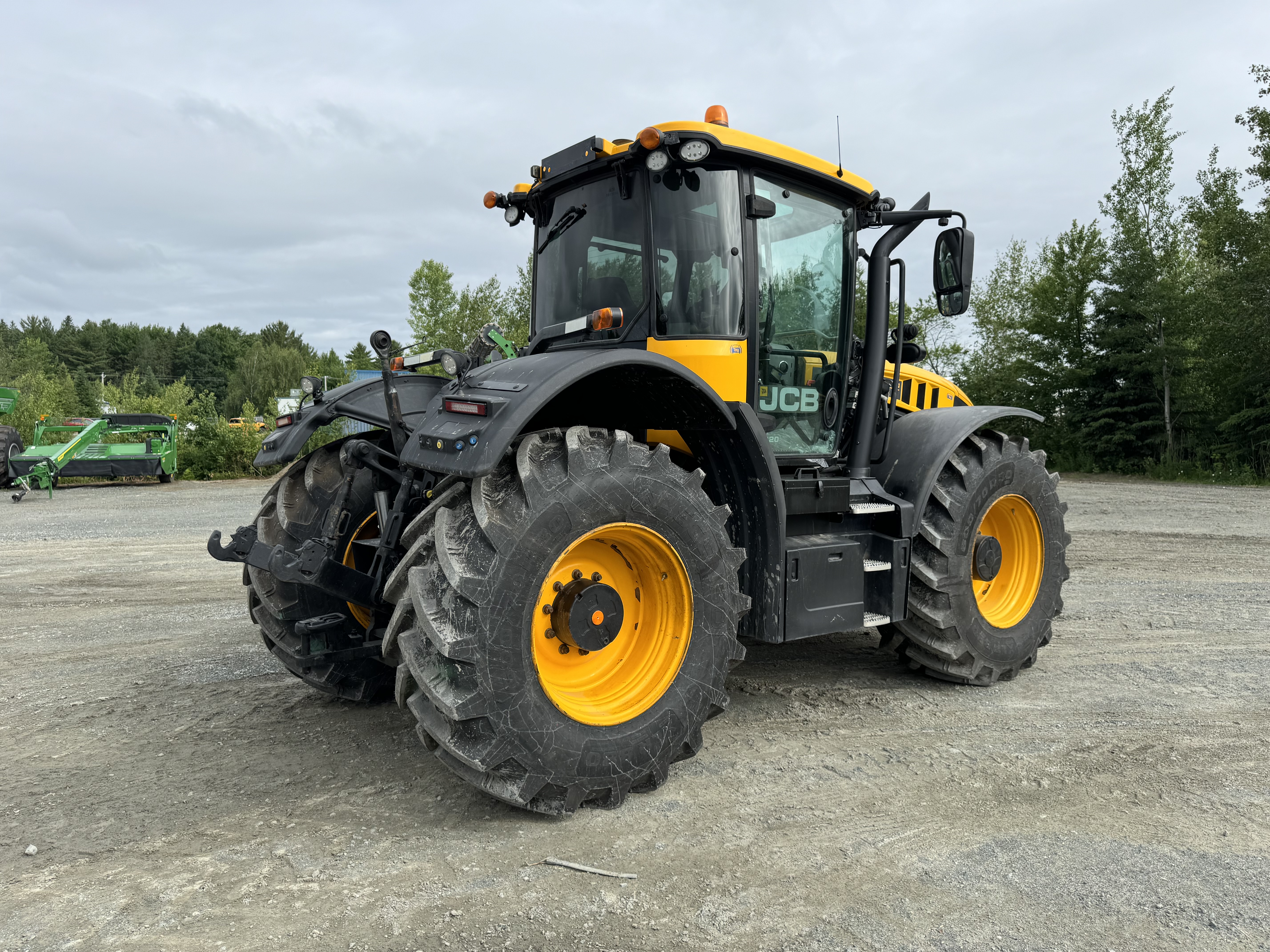 JCB 4220 FRONT HITCH PTO 
