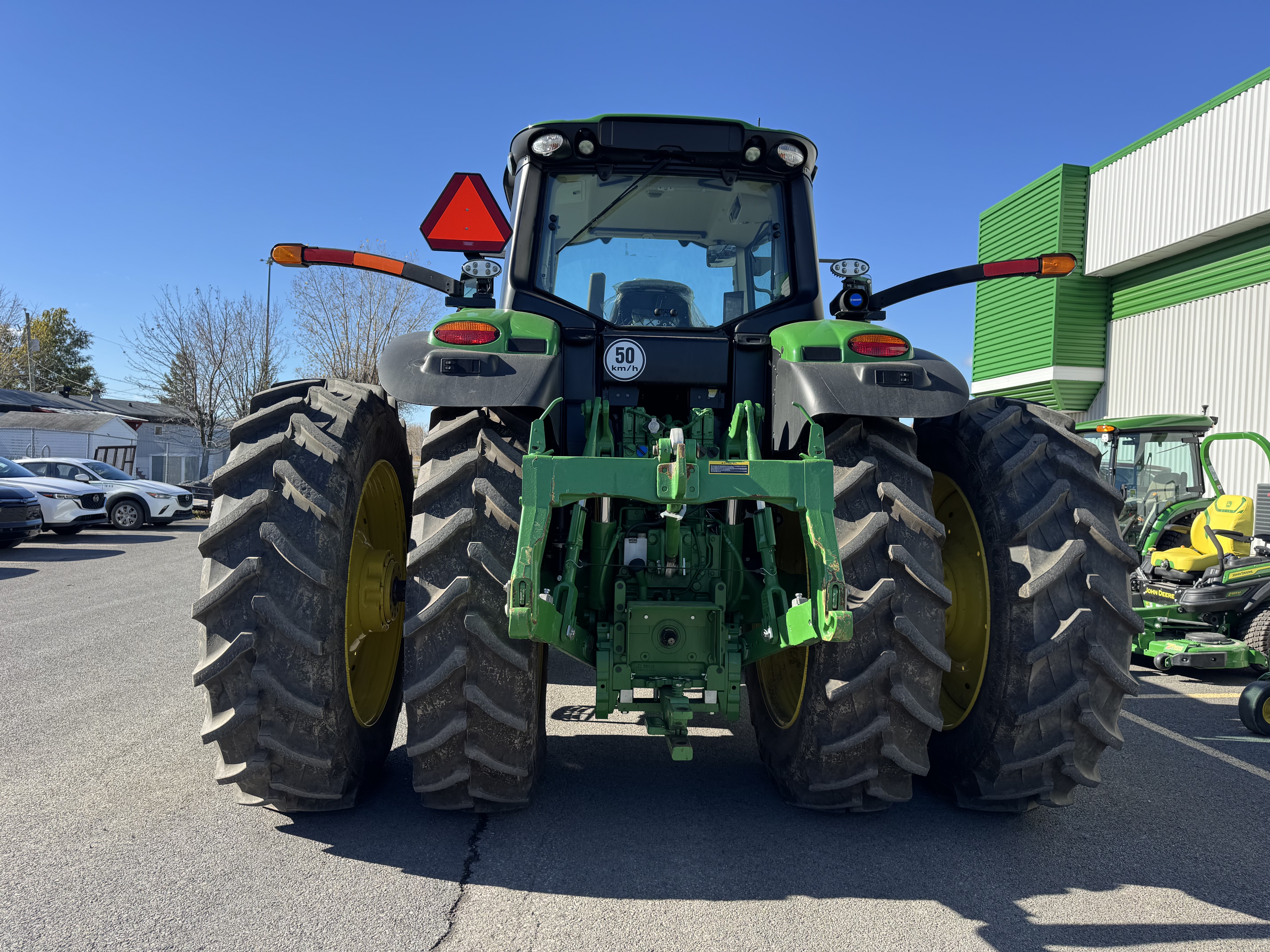 John Deere 6M 200