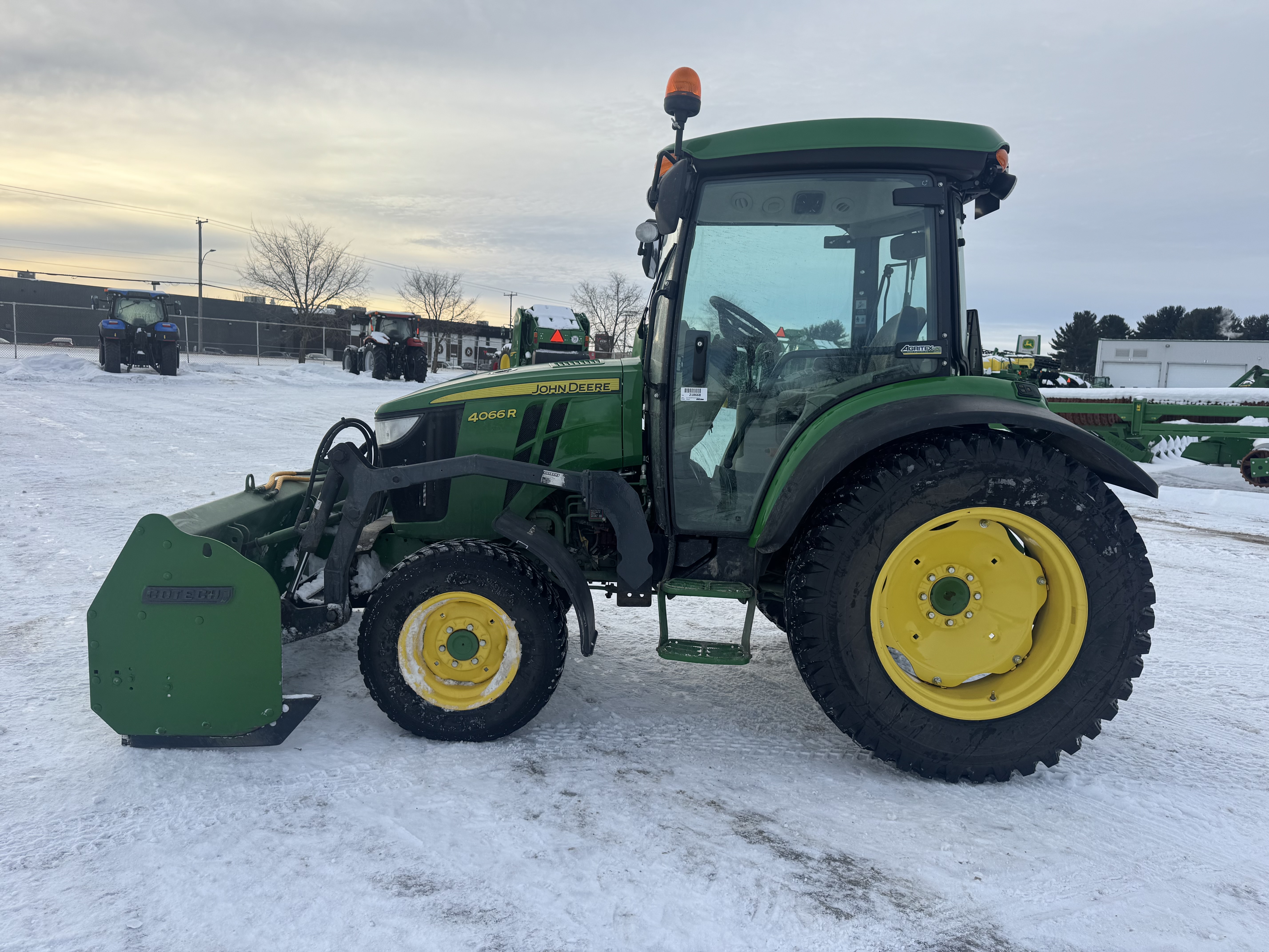 John Deere 4066R GRATTE NOKIAN    
