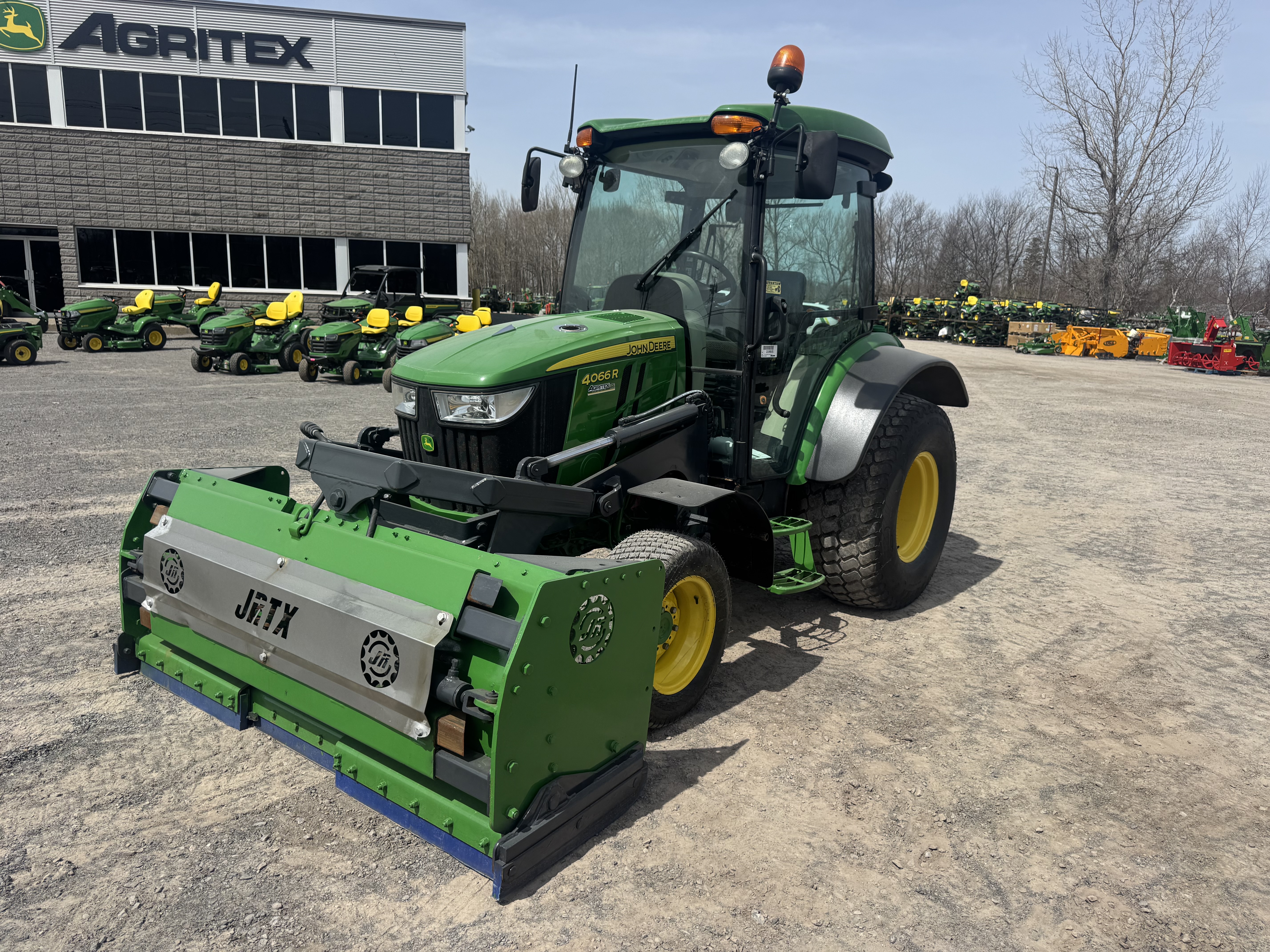 John Deere 4066R GRATTE TURF    