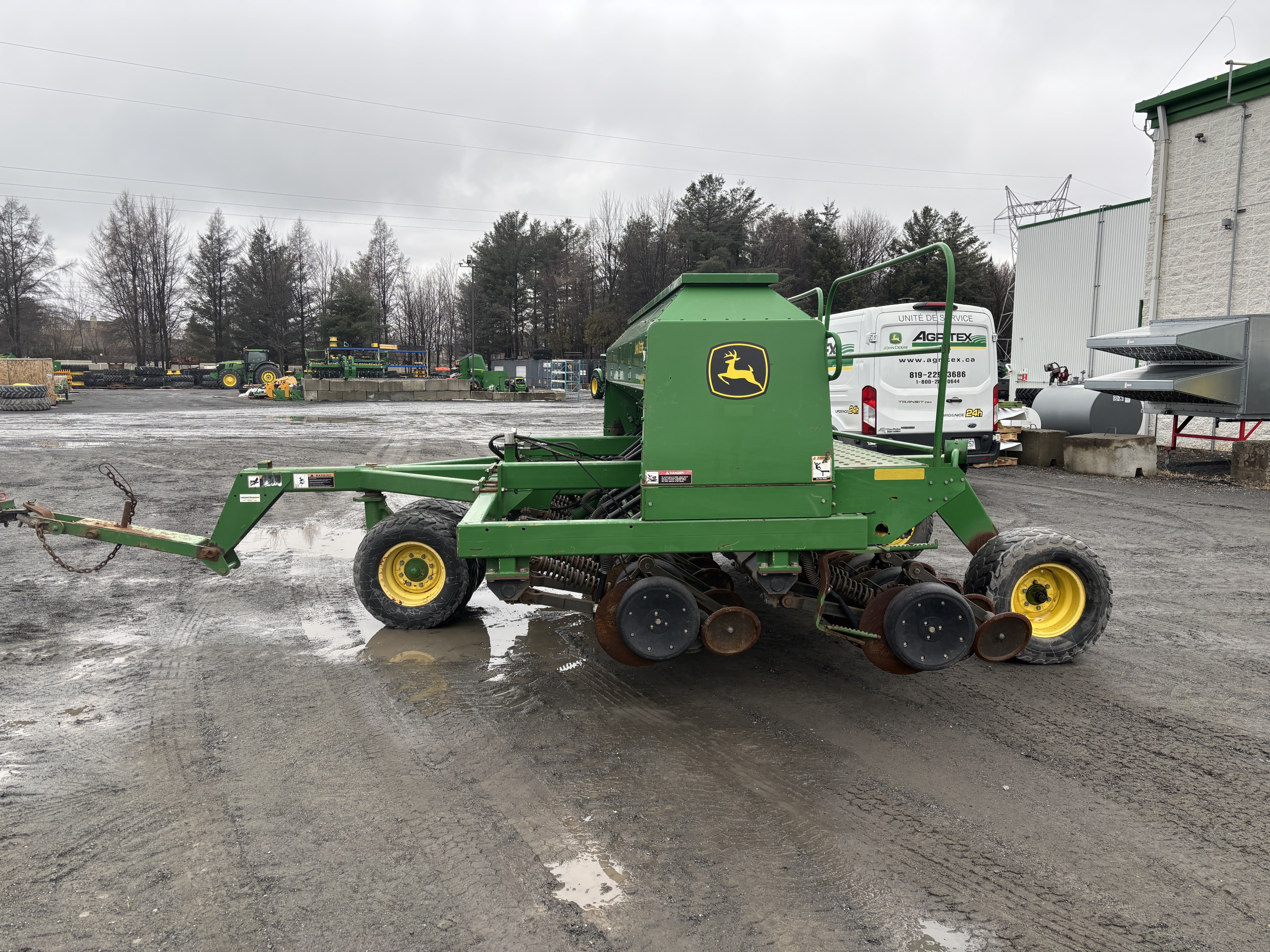 John Deere 1590