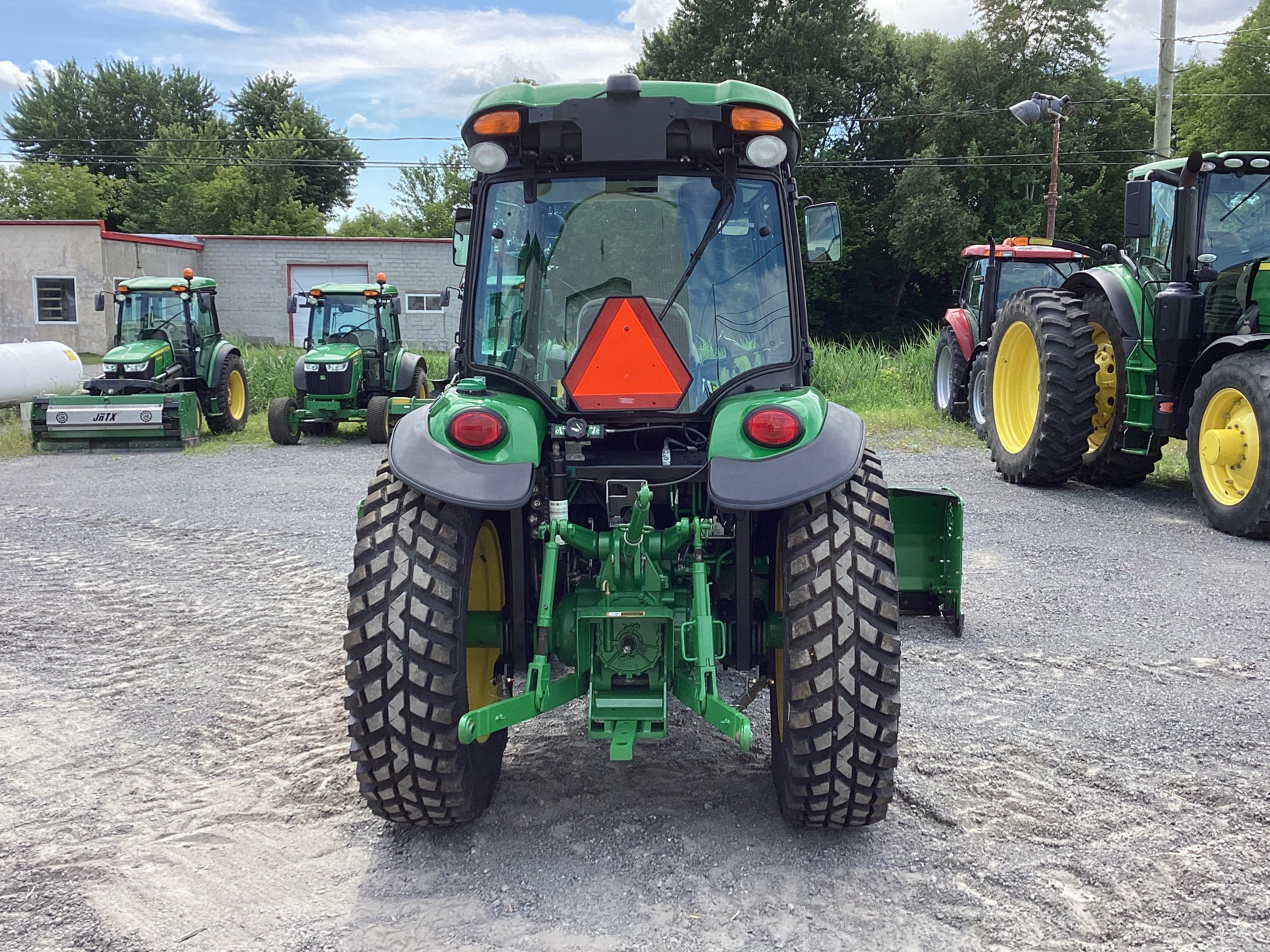 John Deere 4052R GRATTE NOKIAN 