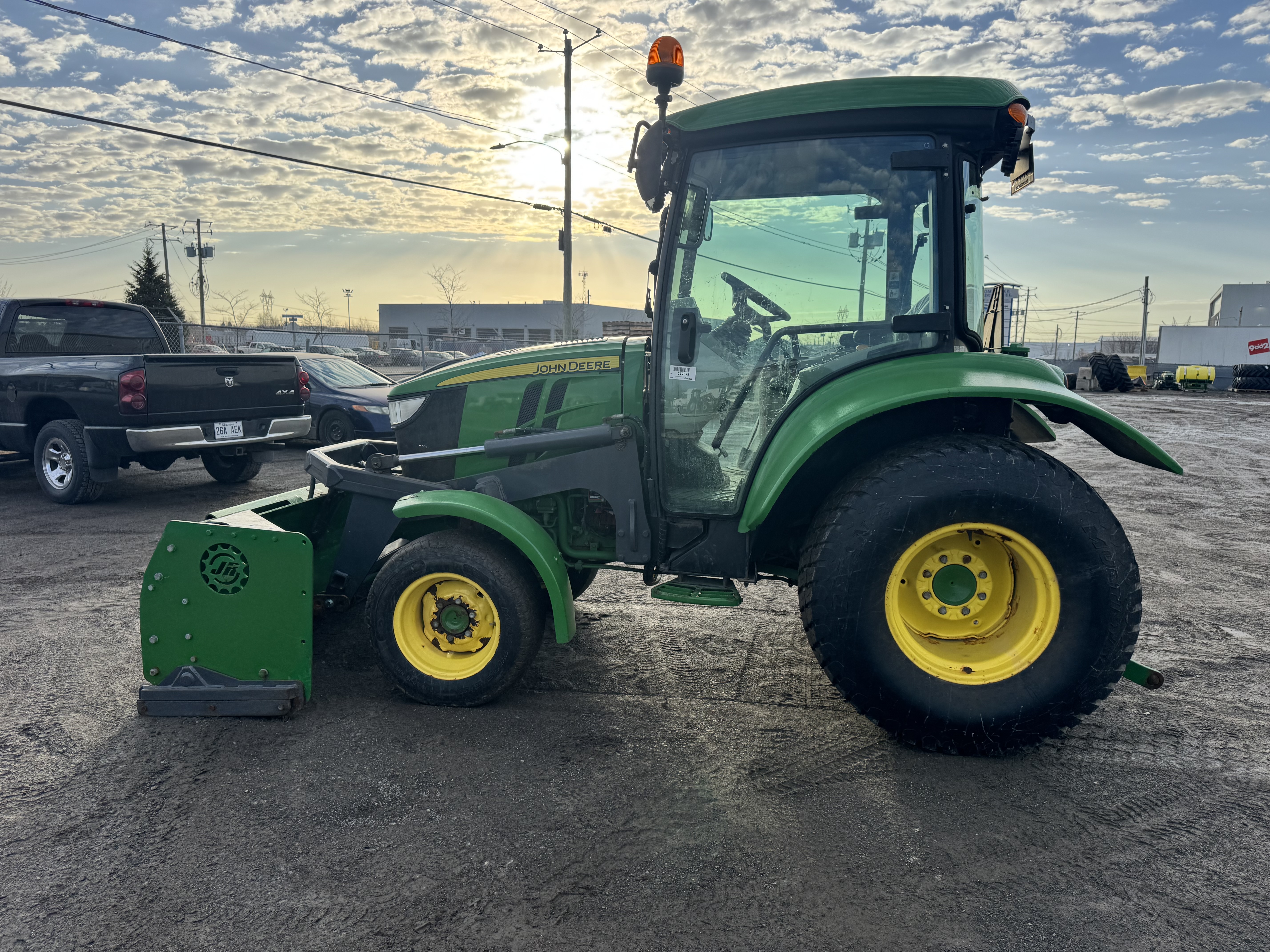 John Deere 4066R GRATTE TURF    