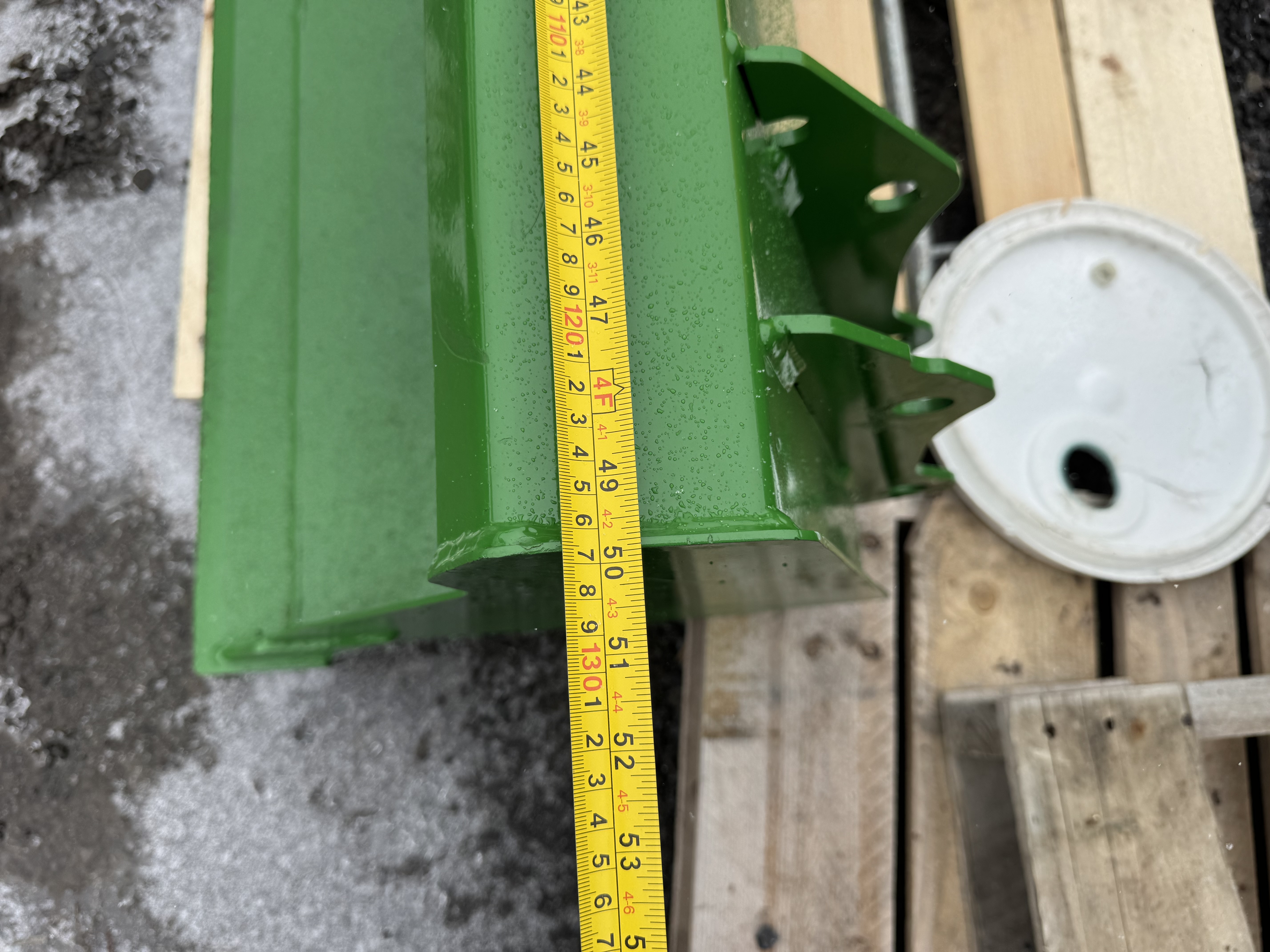 John Deere BUCKET 49 PC POUR 1023E