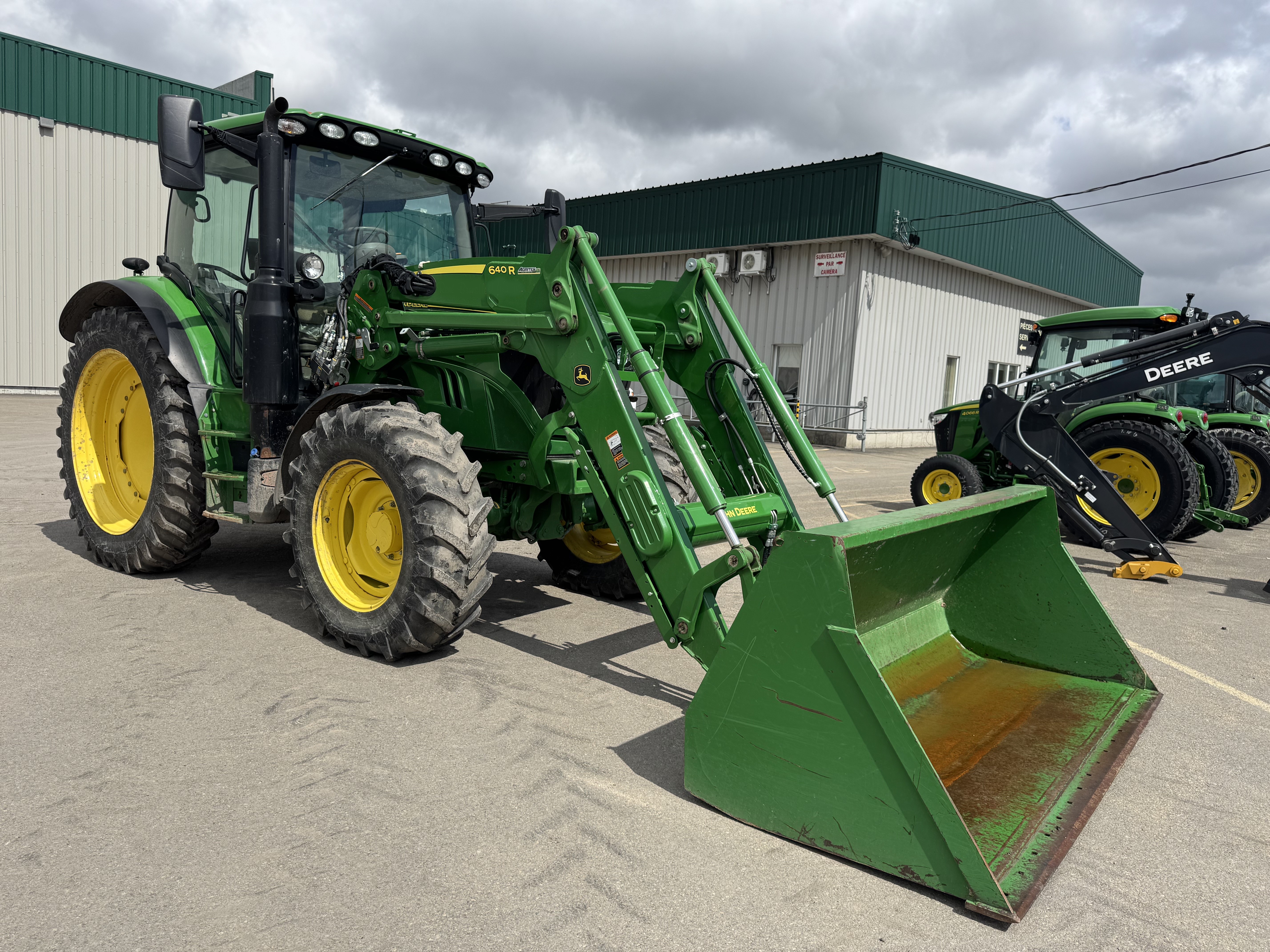 John Deere 6130R  
