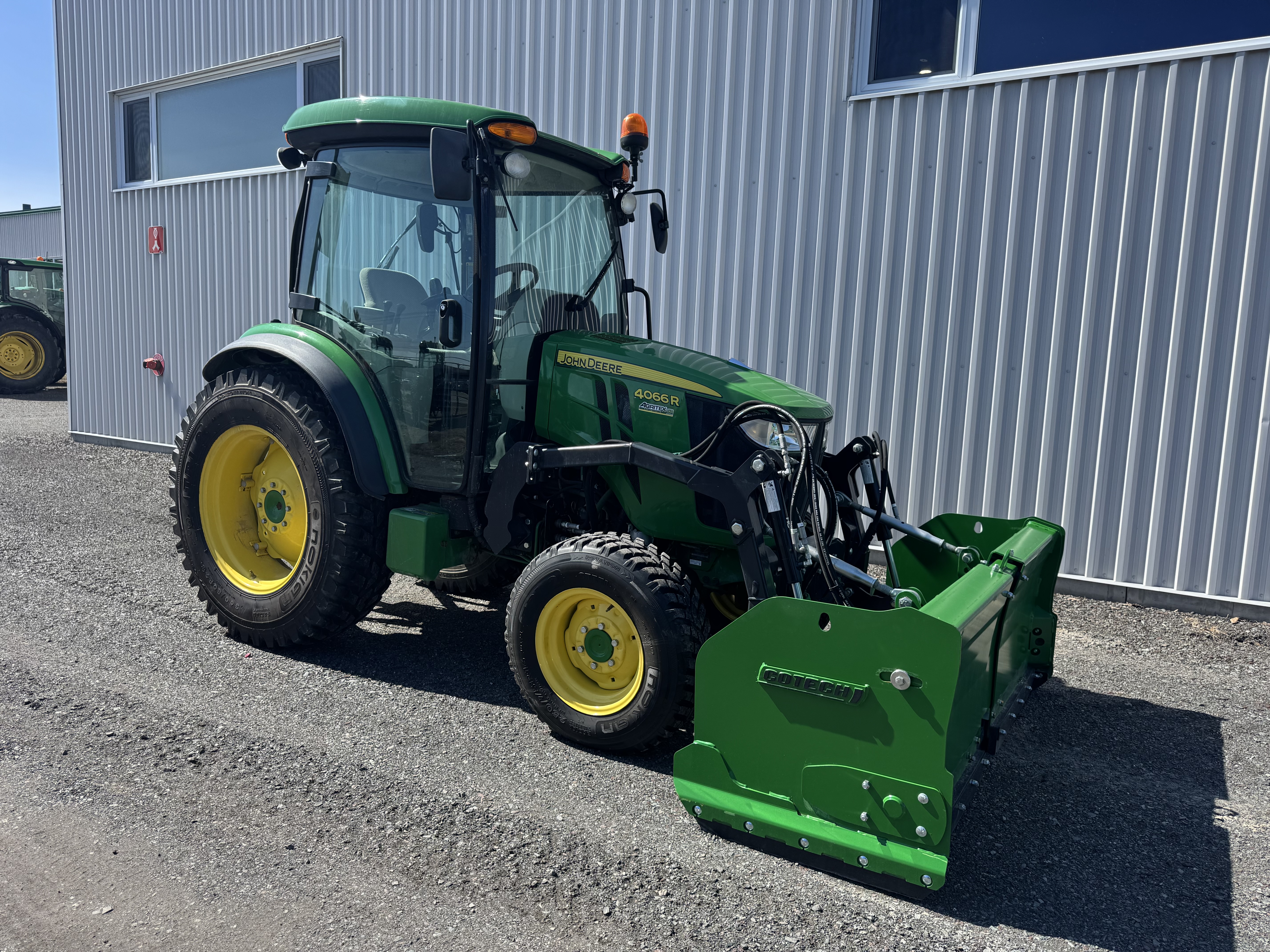 John Deere 4066R GRATTE NOKIAN  