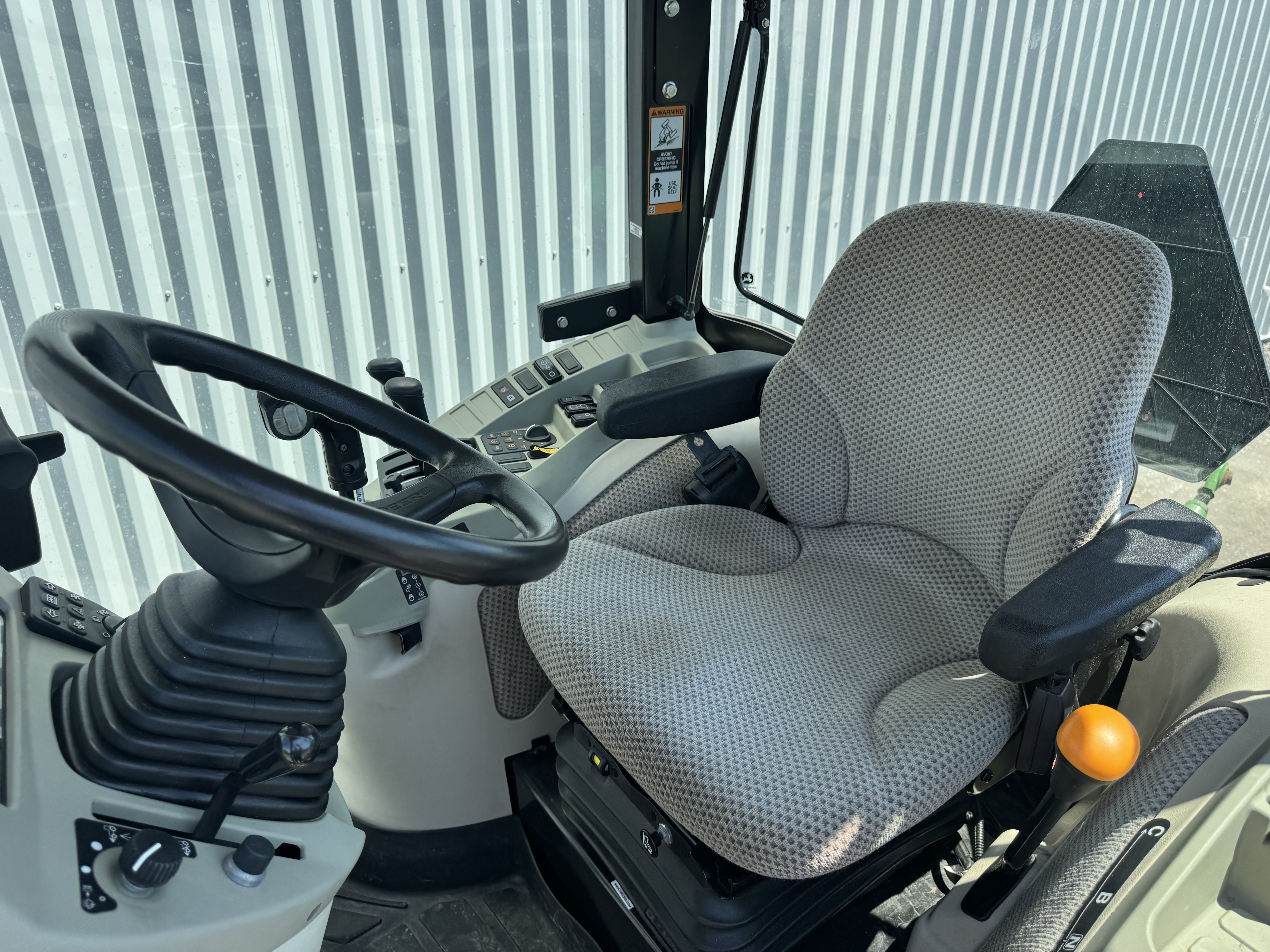 John Deere 4066R GRATTE NOKIAN    