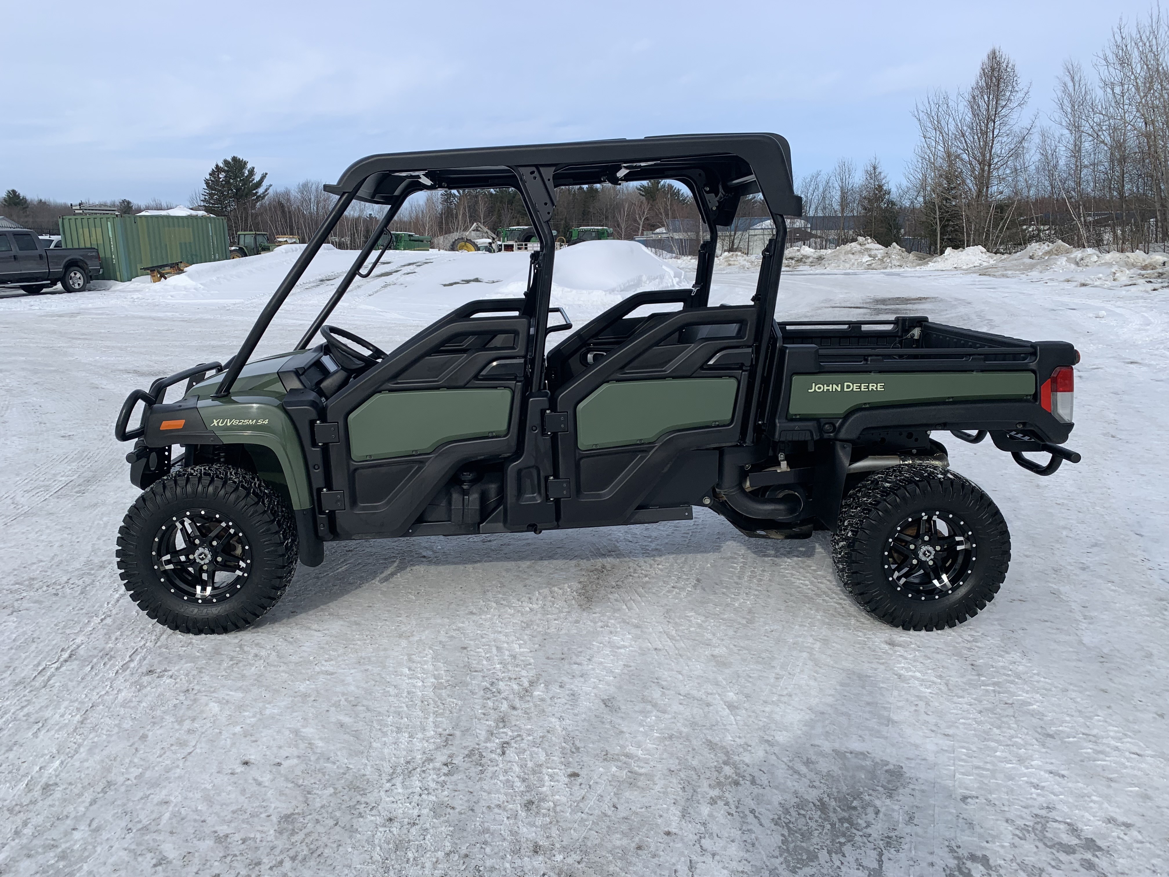 John Deere XUV825M S4 (4 PLACE) 