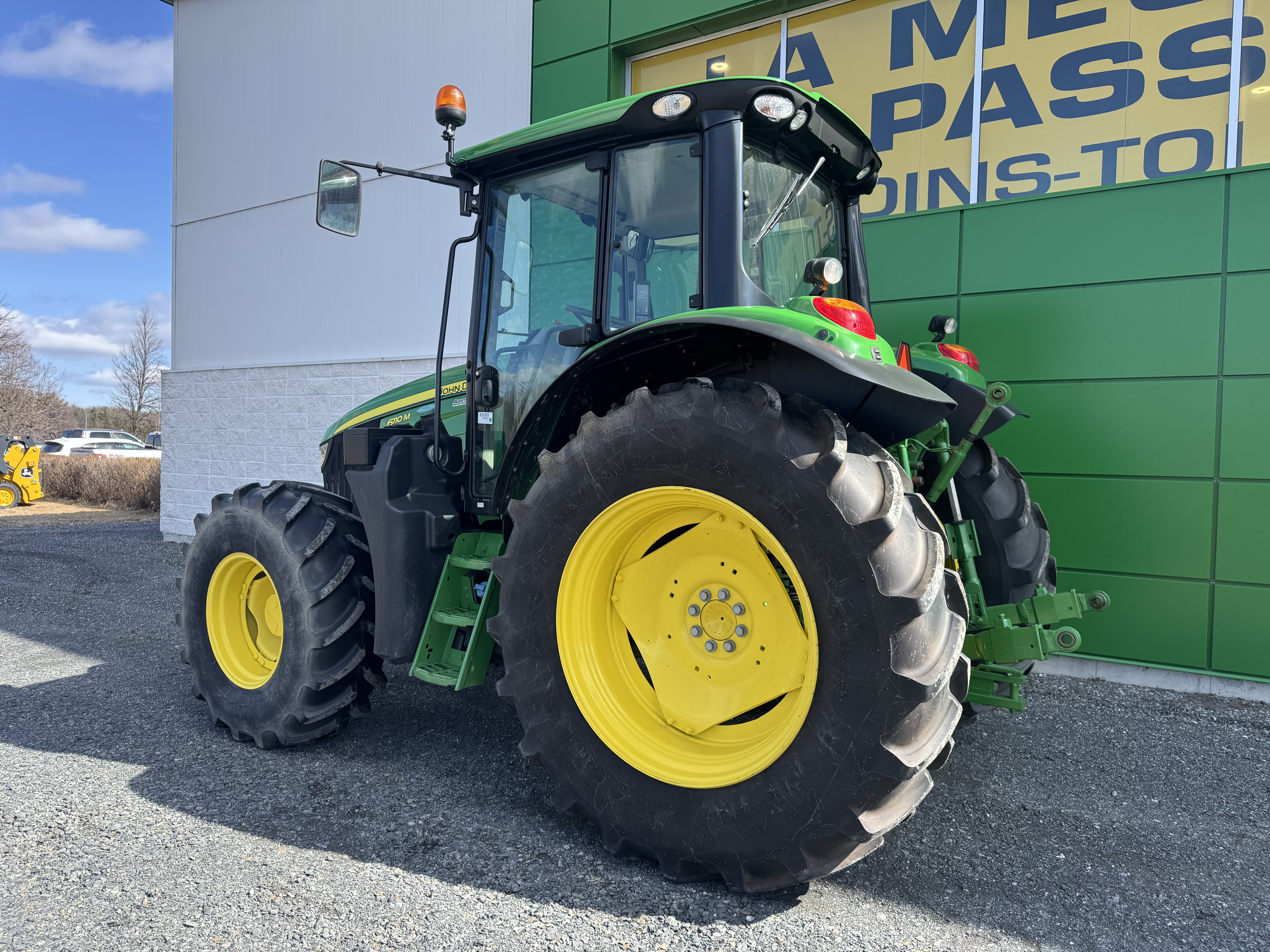 John Deere 6110M