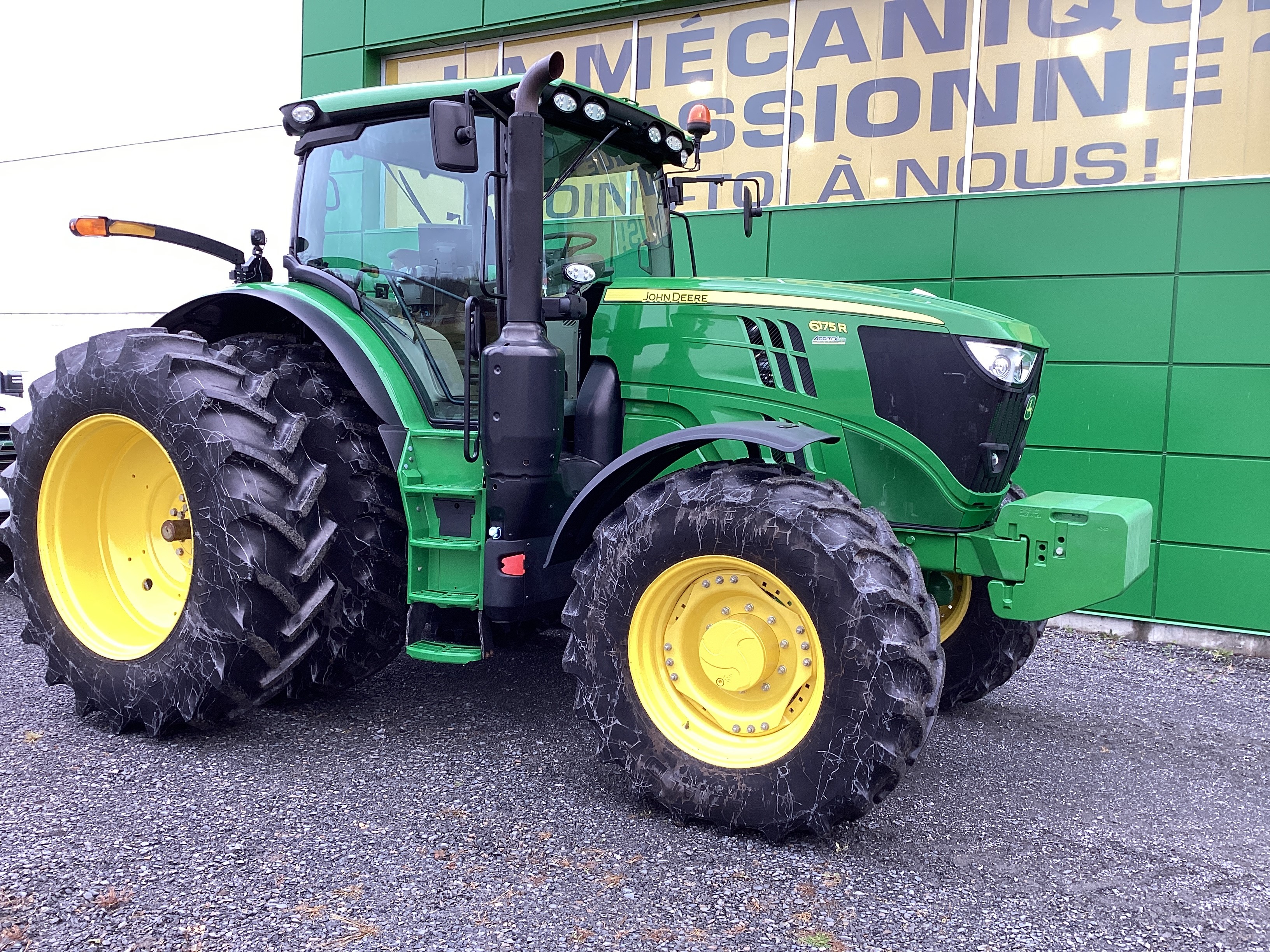 John Deere 6175R