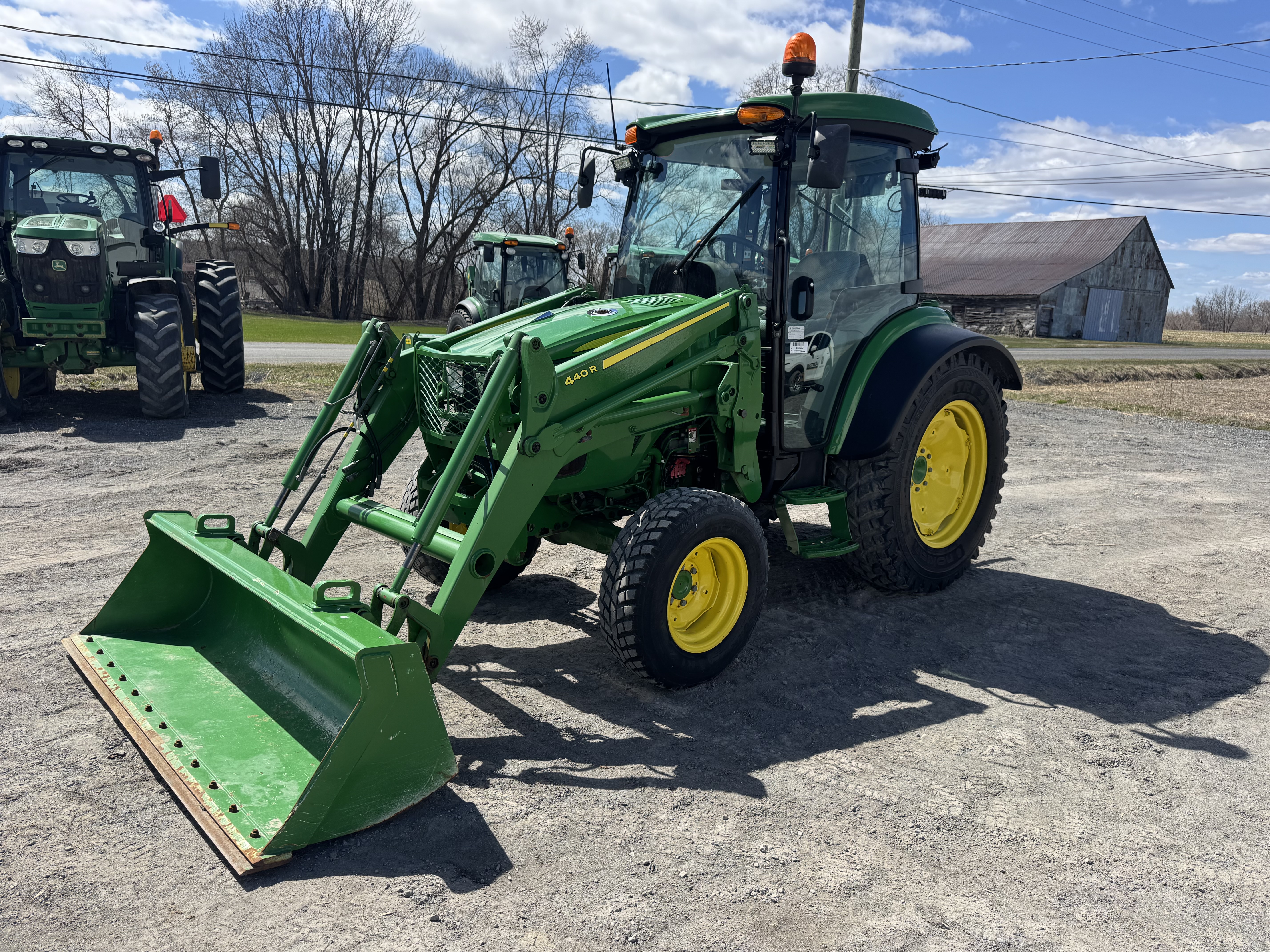 John Deere 4066R NOKIAN LOADER