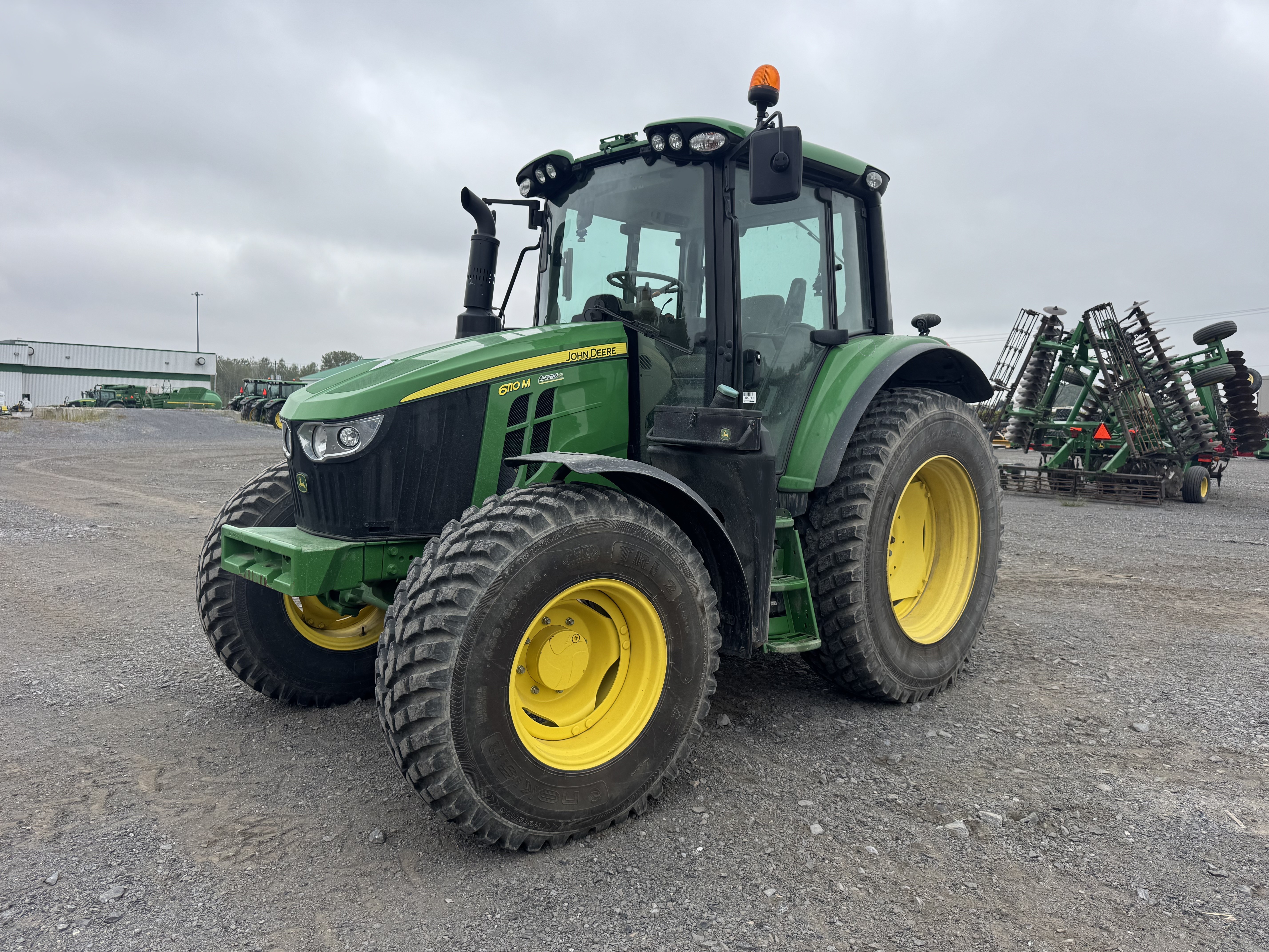 John Deere 6110M
