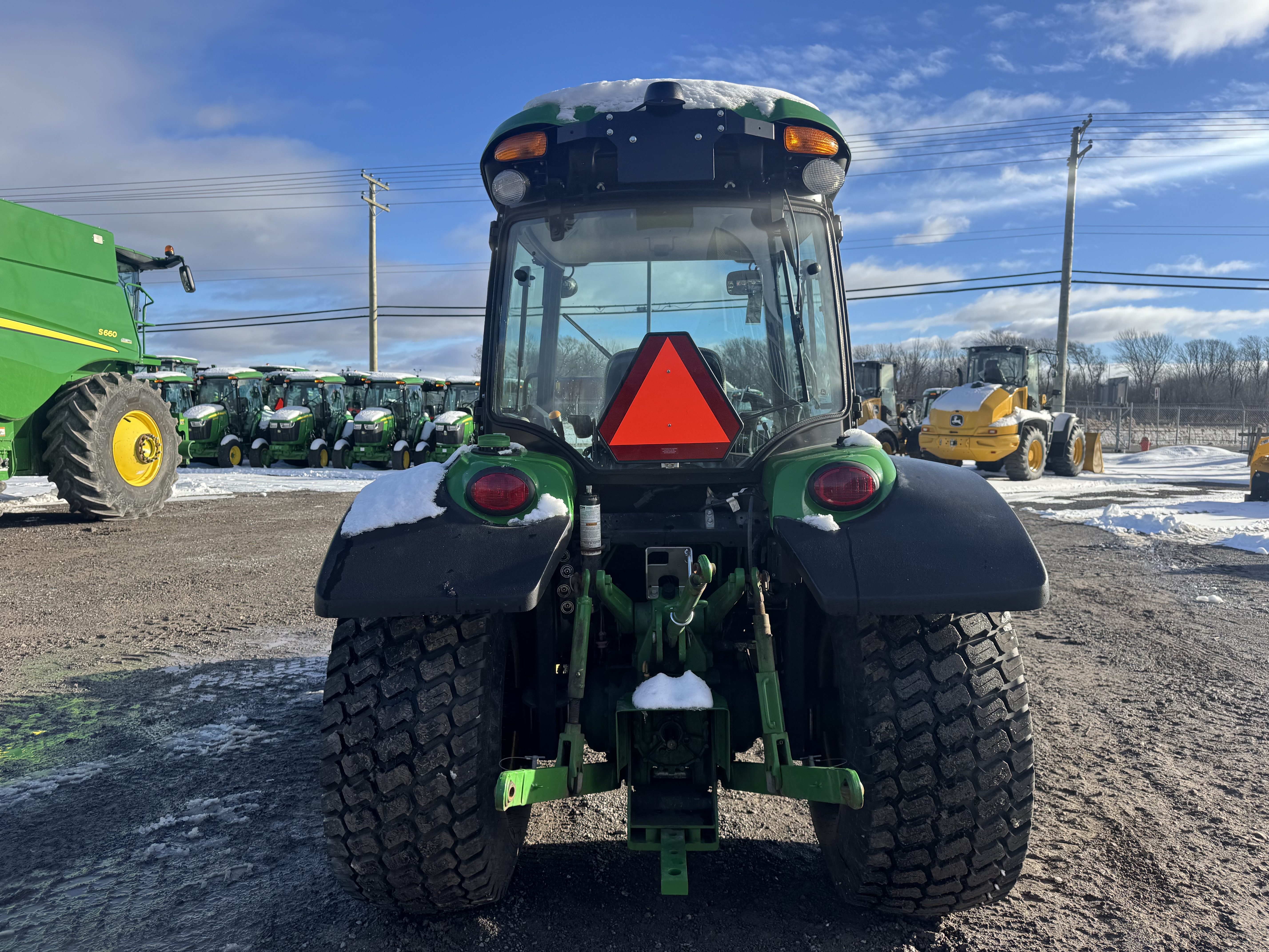 John Deere 4066R TURF GRATTE 