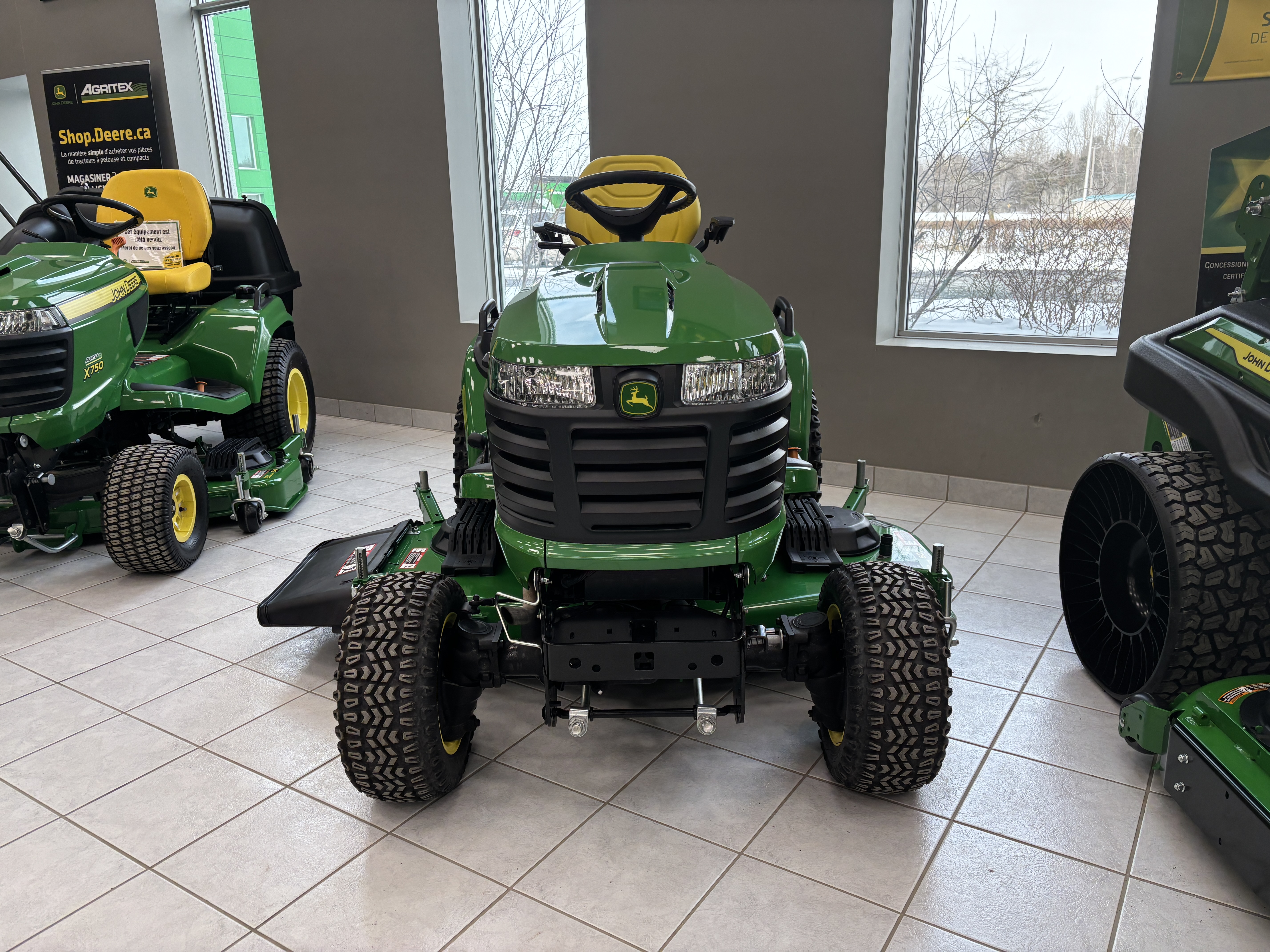 John Deere X758