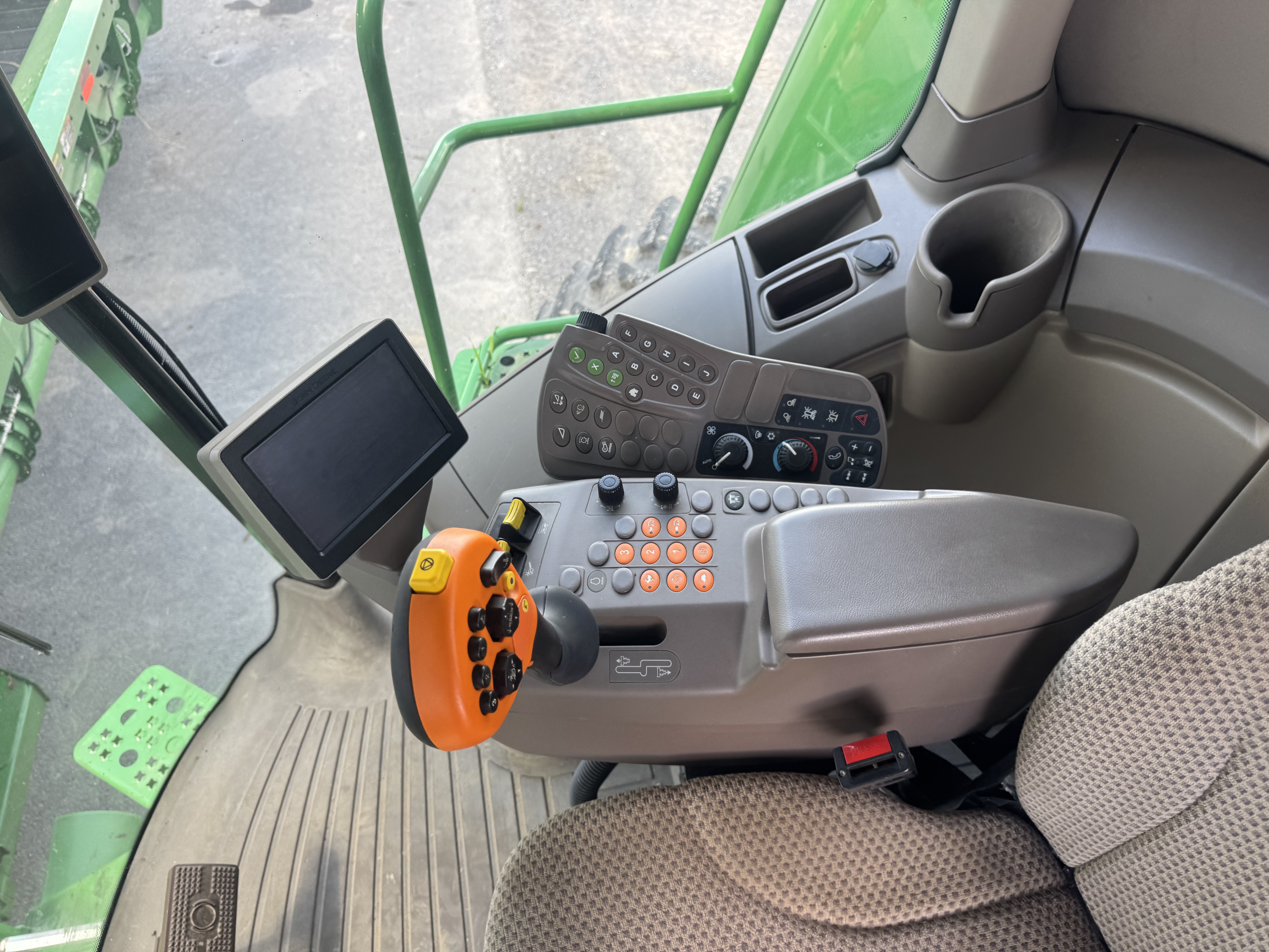 John Deere S660