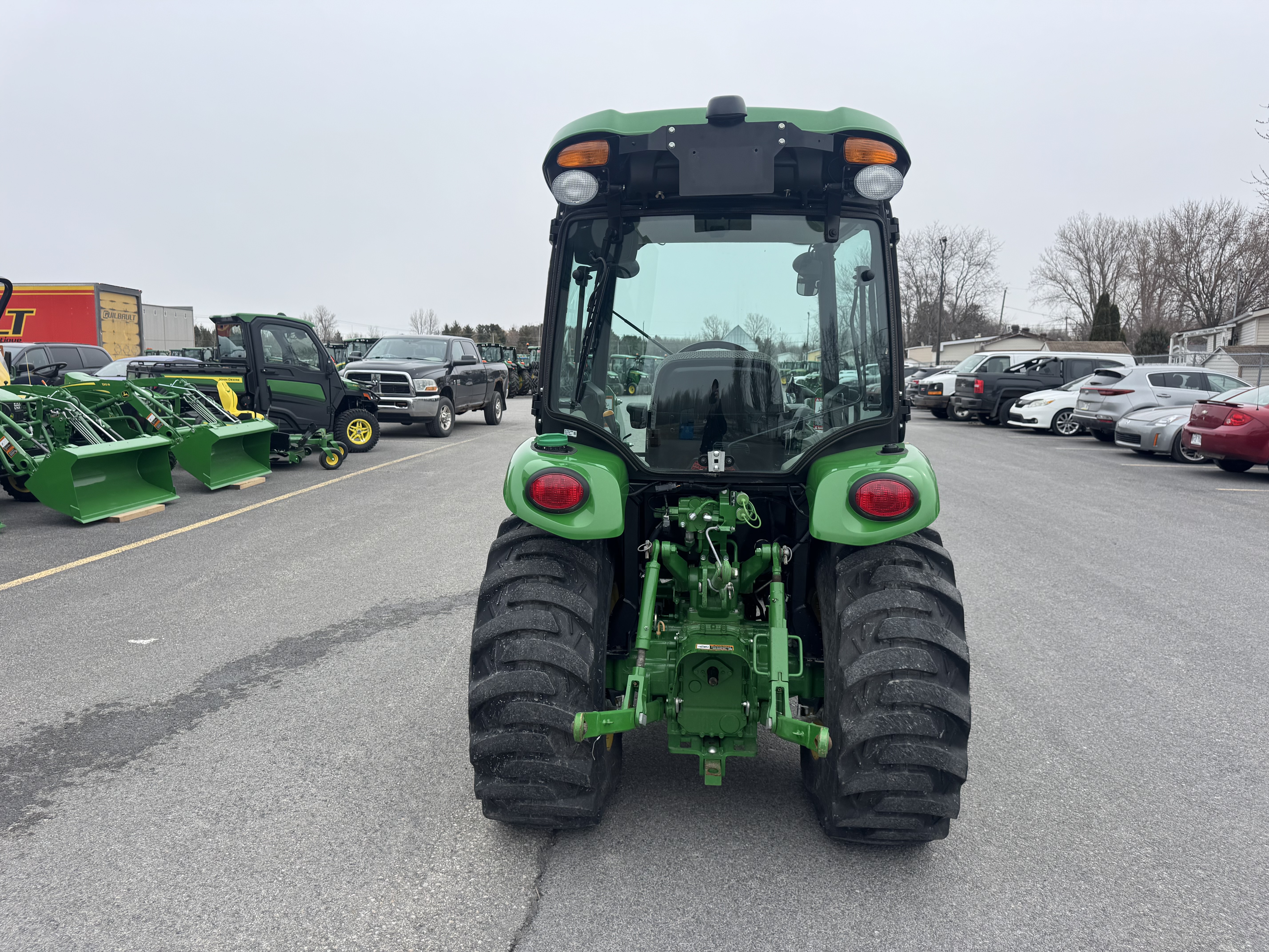 John Deere 3046R