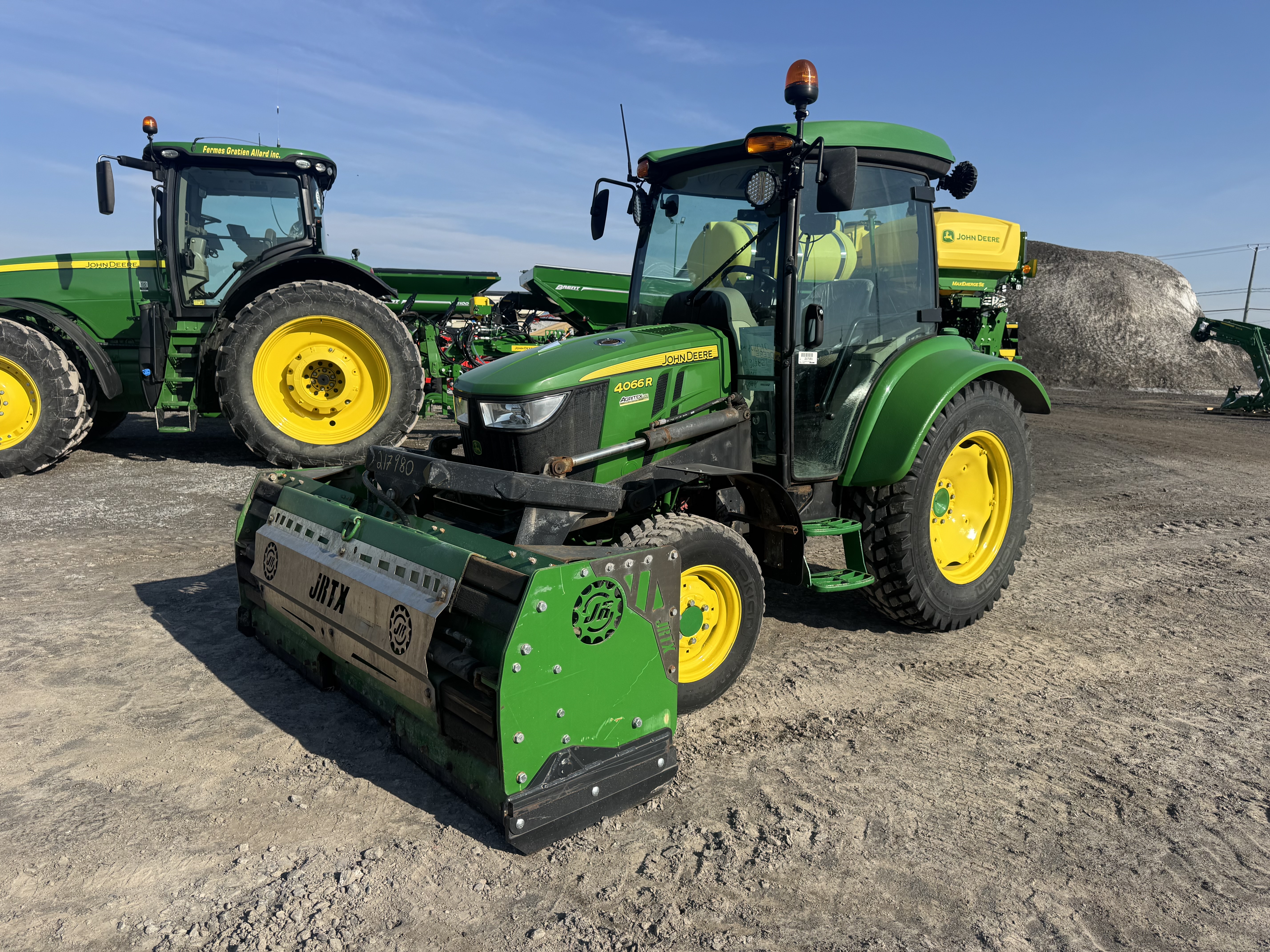 John Deere 4066R GRATTE NOKIAN    