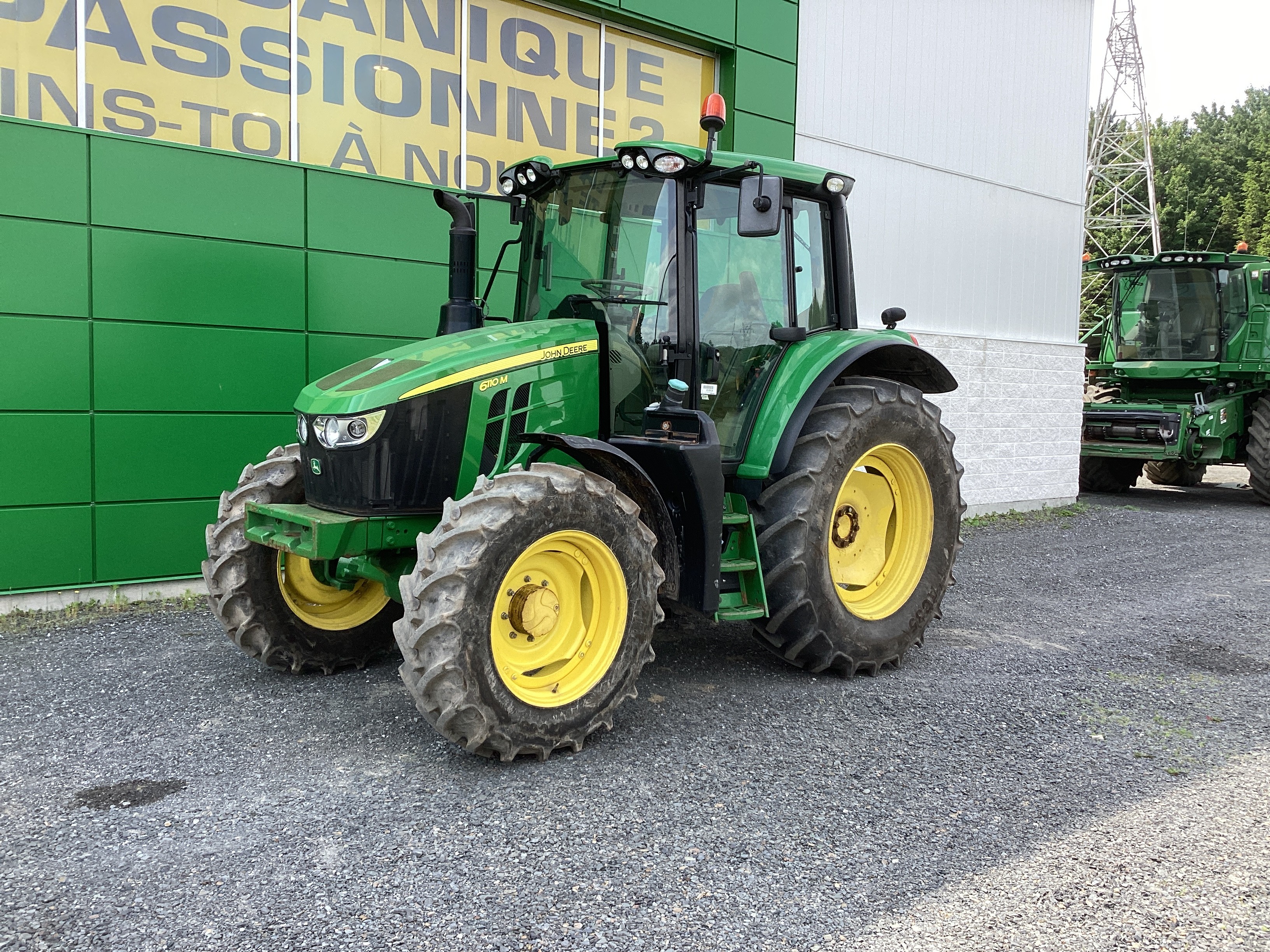 John Deere 6110M