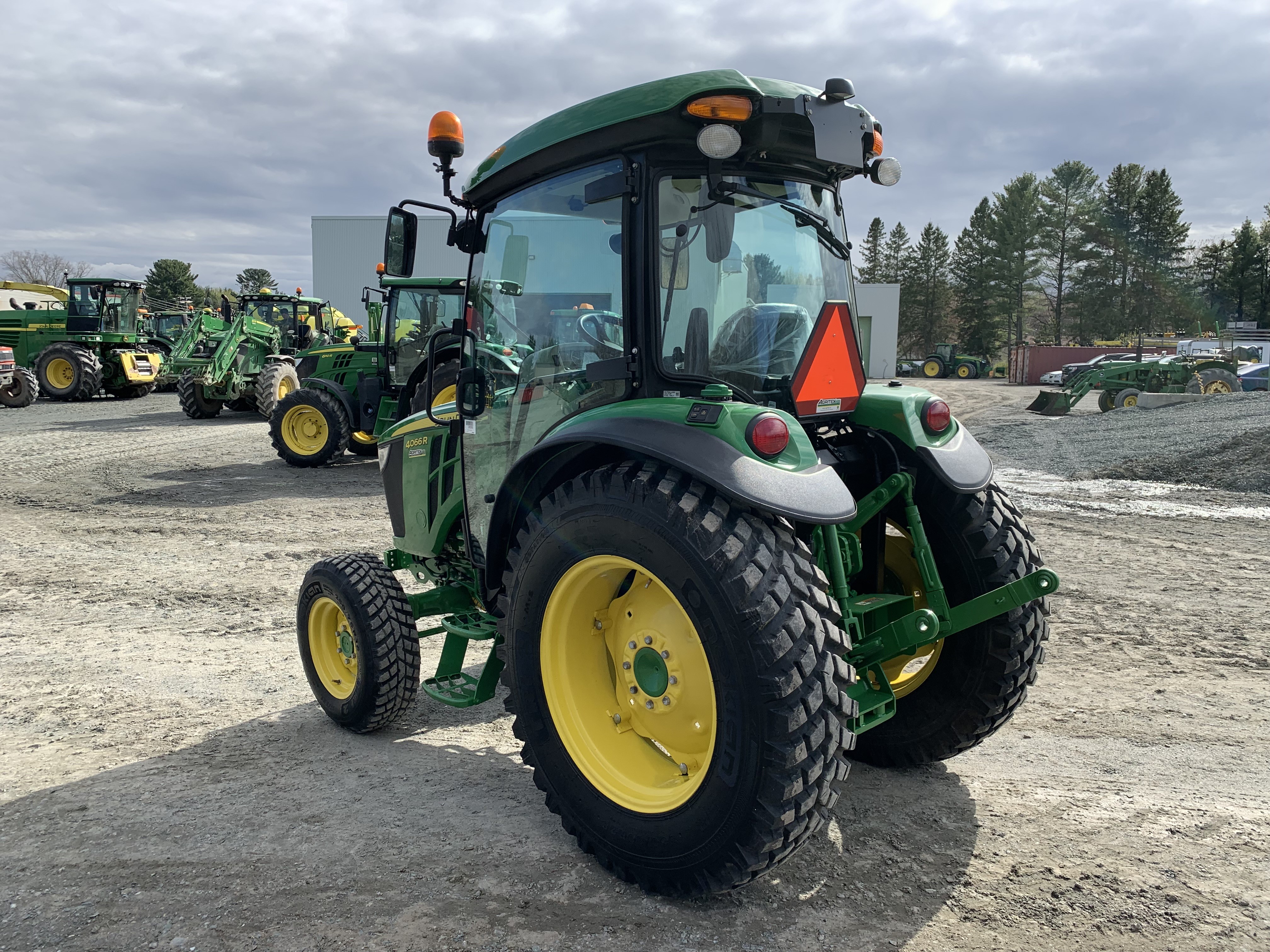 John Deere 4066R NOKIAN 