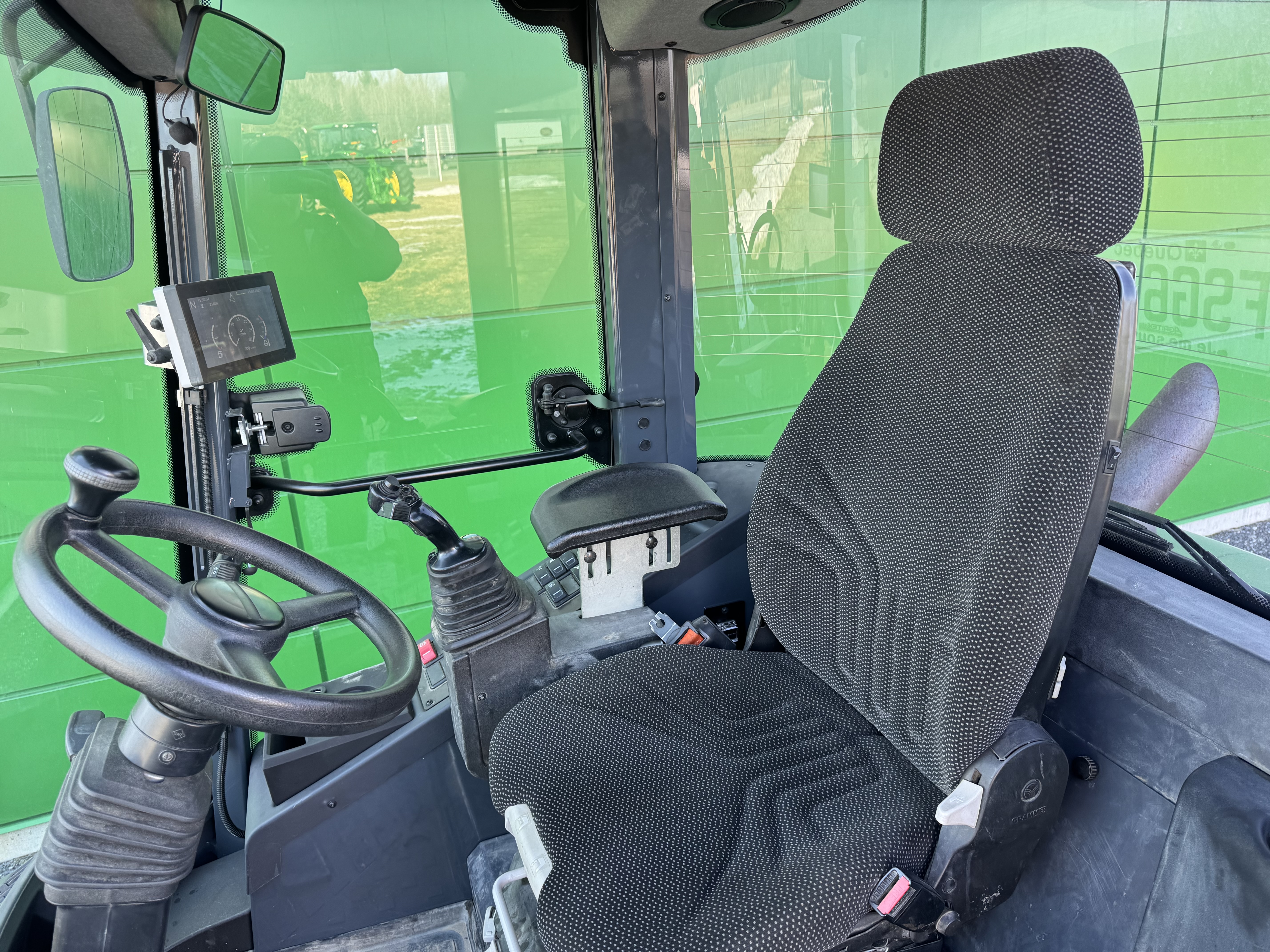 John Deere 244L