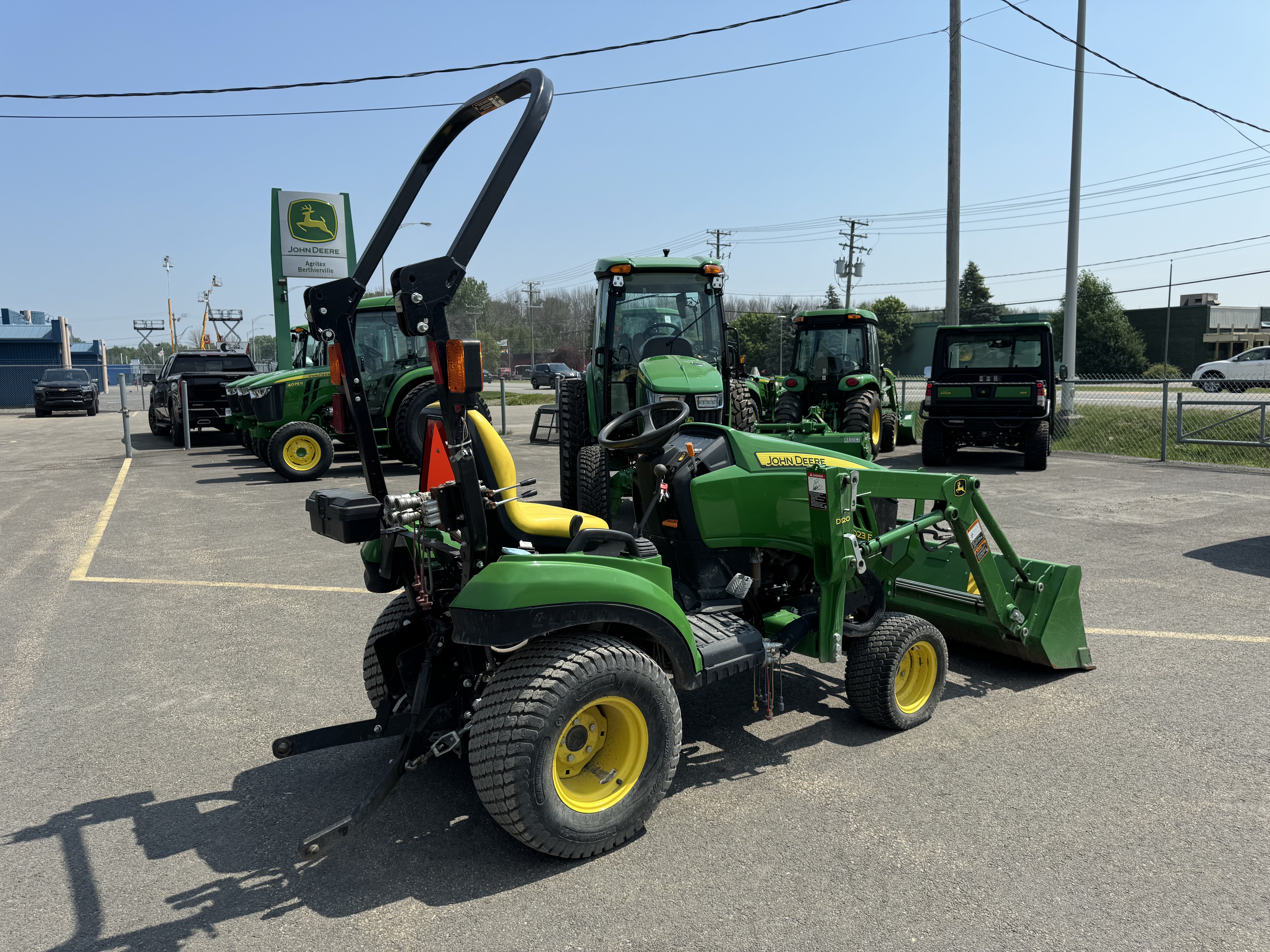 John Deere 1023E