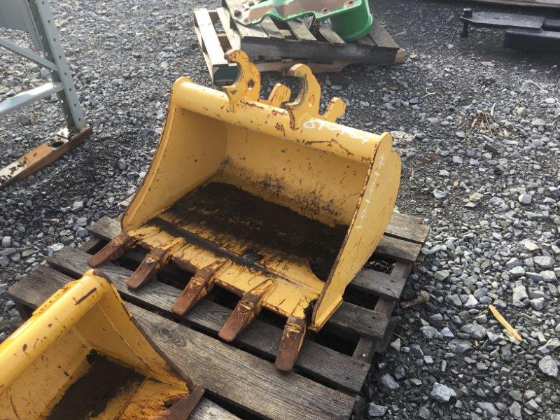 John Deere BUCKET A DENT 30 PC  Pour 35G