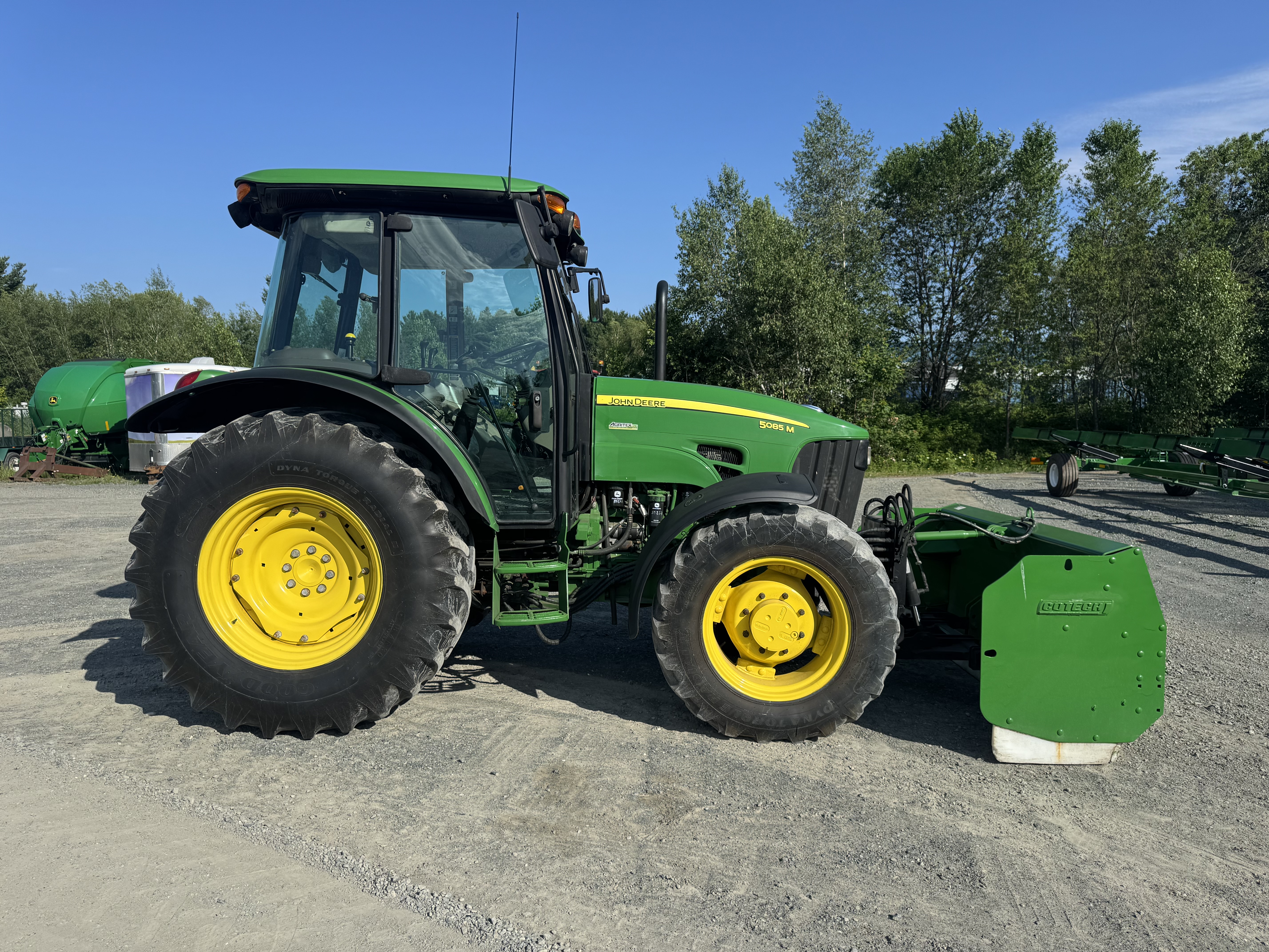 John Deere 5085M