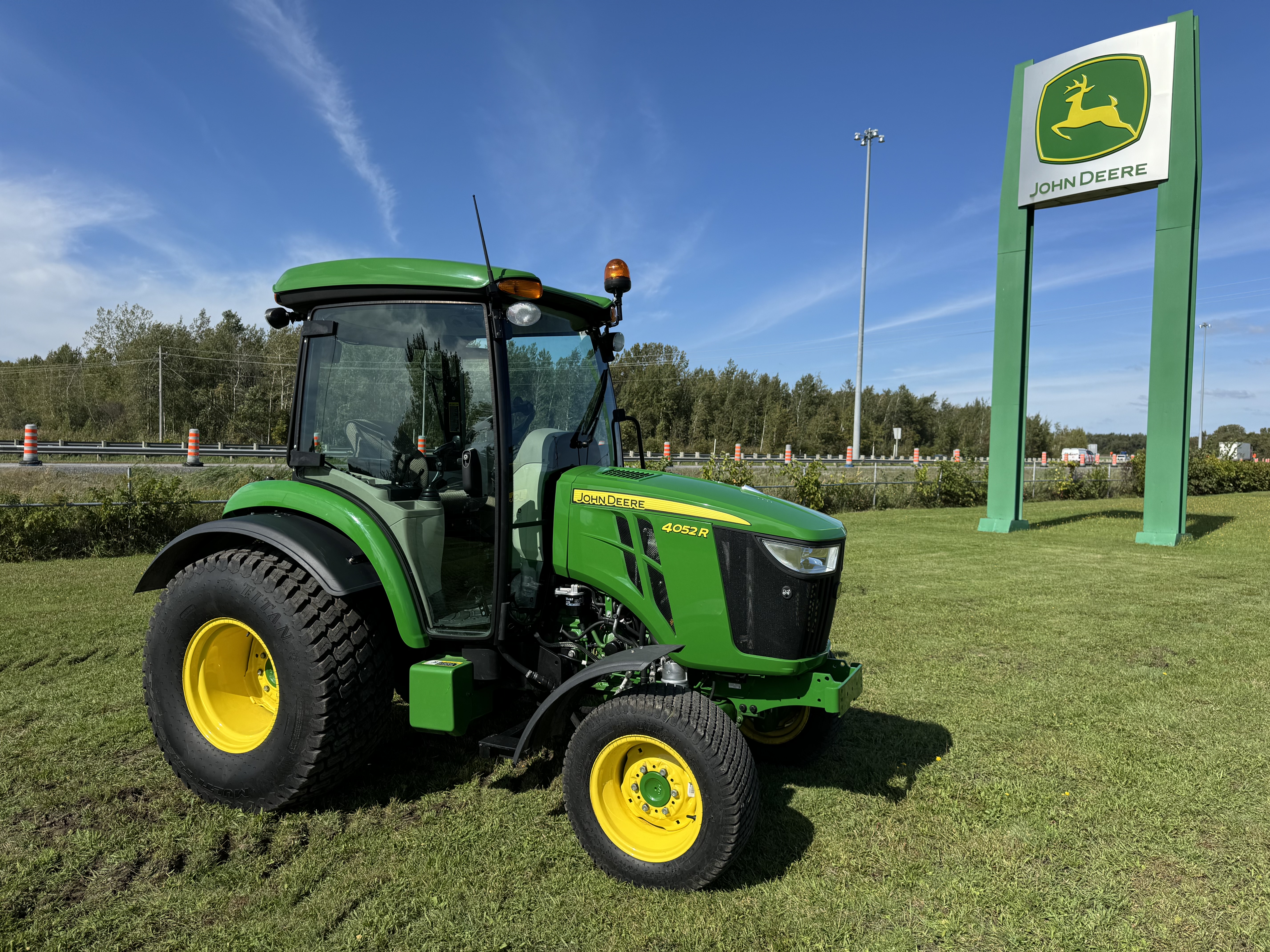 John Deere 4052R TURF    