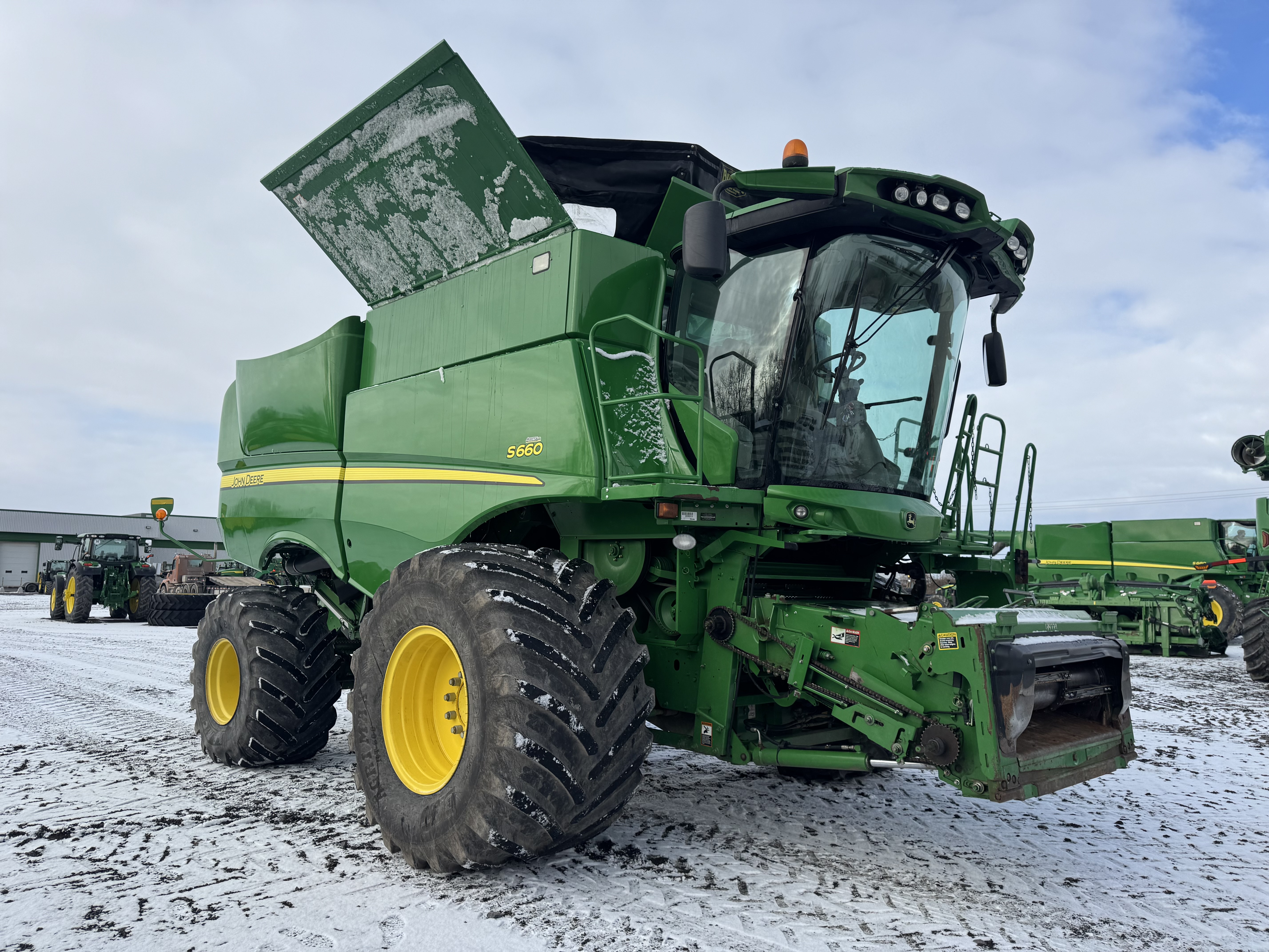 John Deere S660