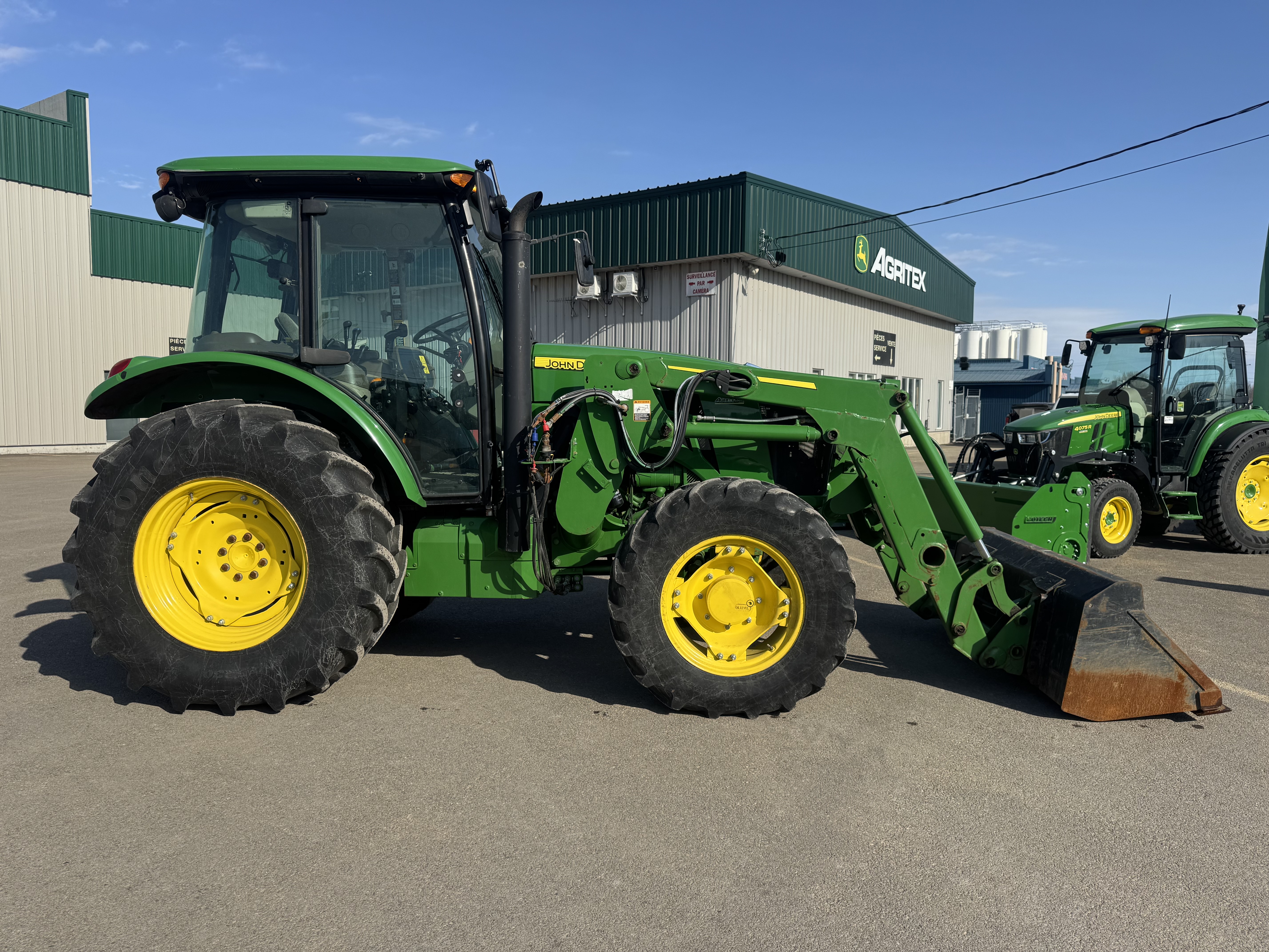 John Deere 5085E