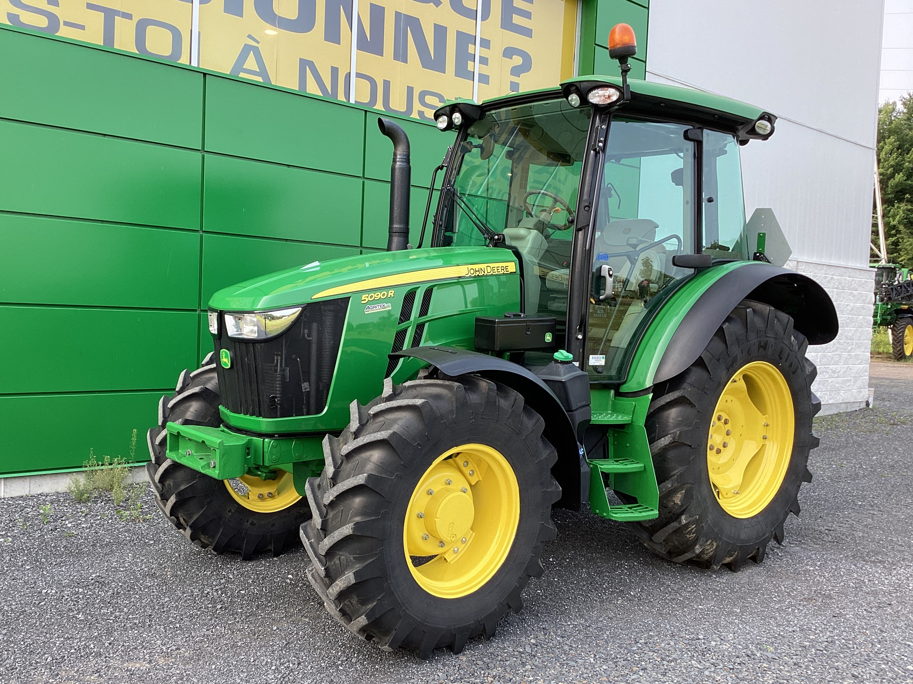 John Deere 5090R