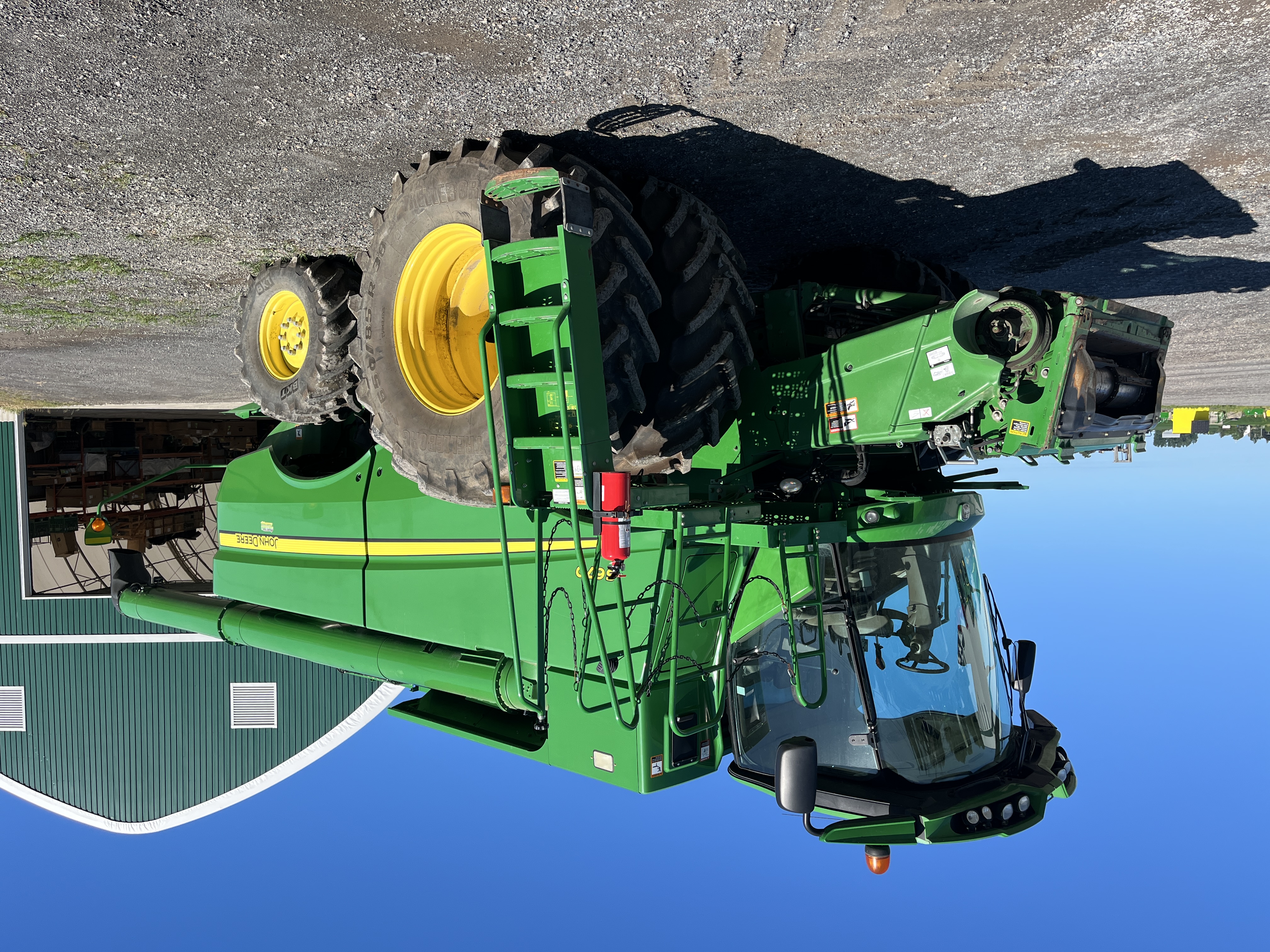John Deere S670