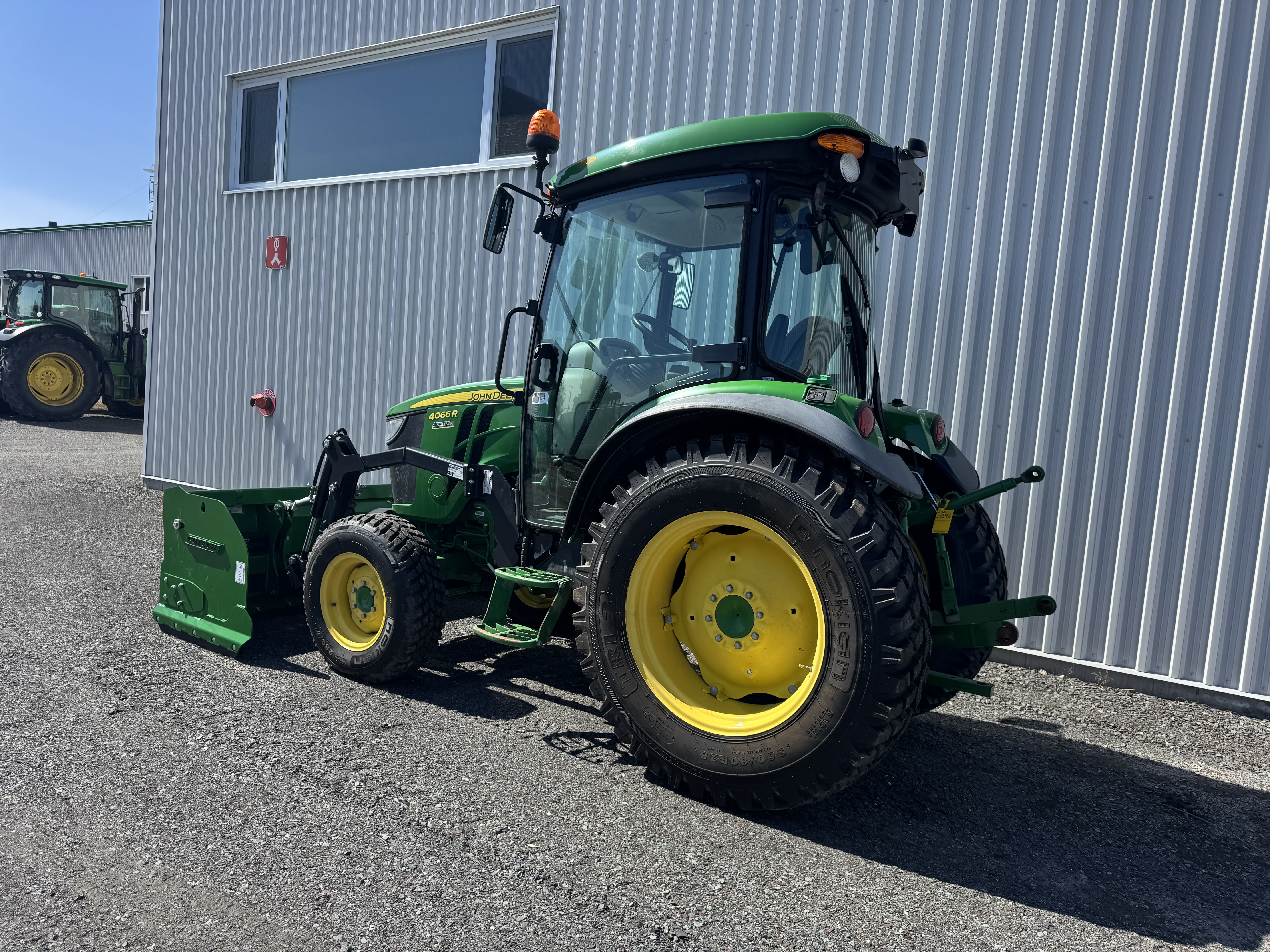 John Deere 4066R GRATTE NOKIAN  