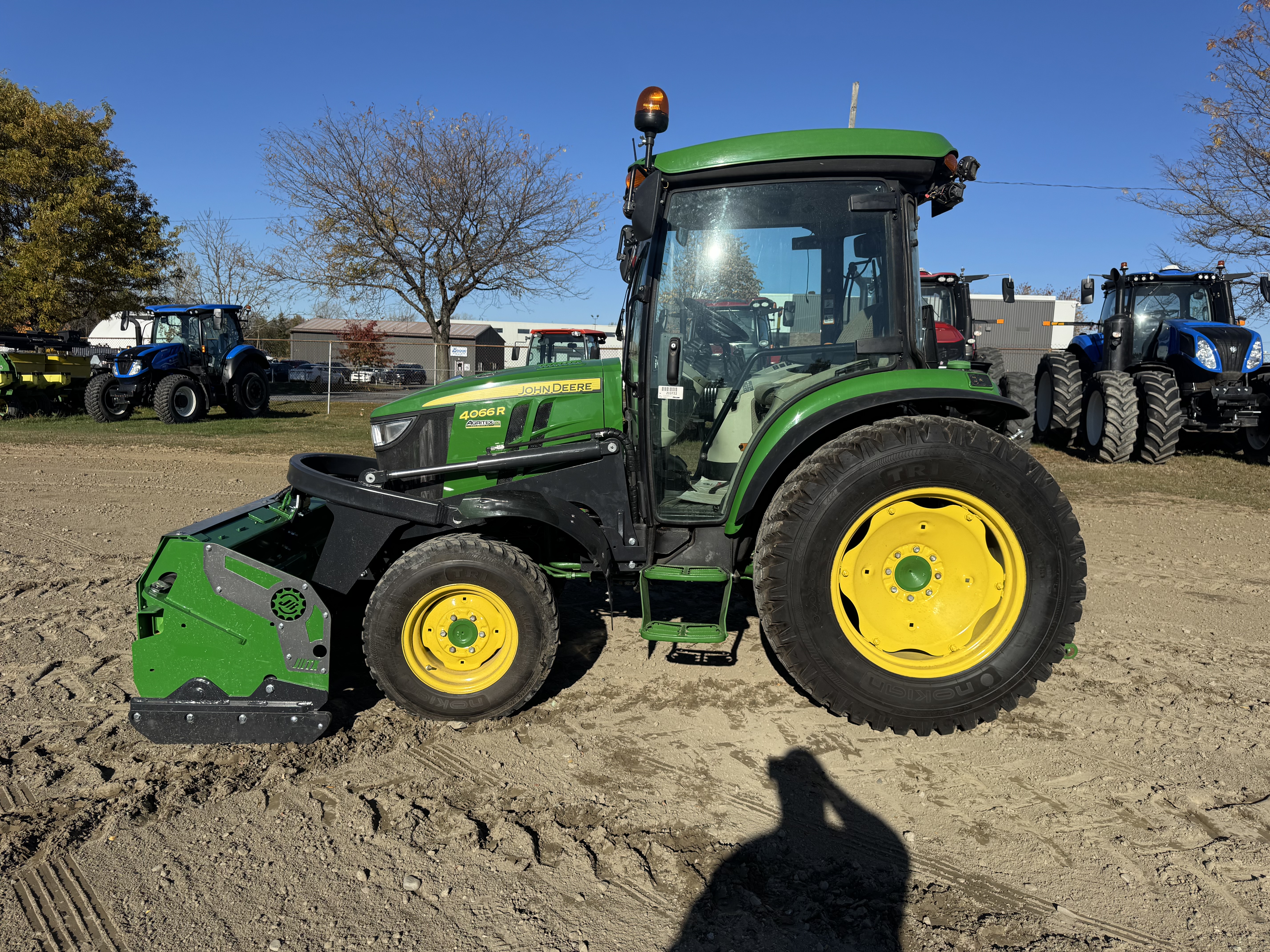 John Deere 4066R NOKIAN GRATTE