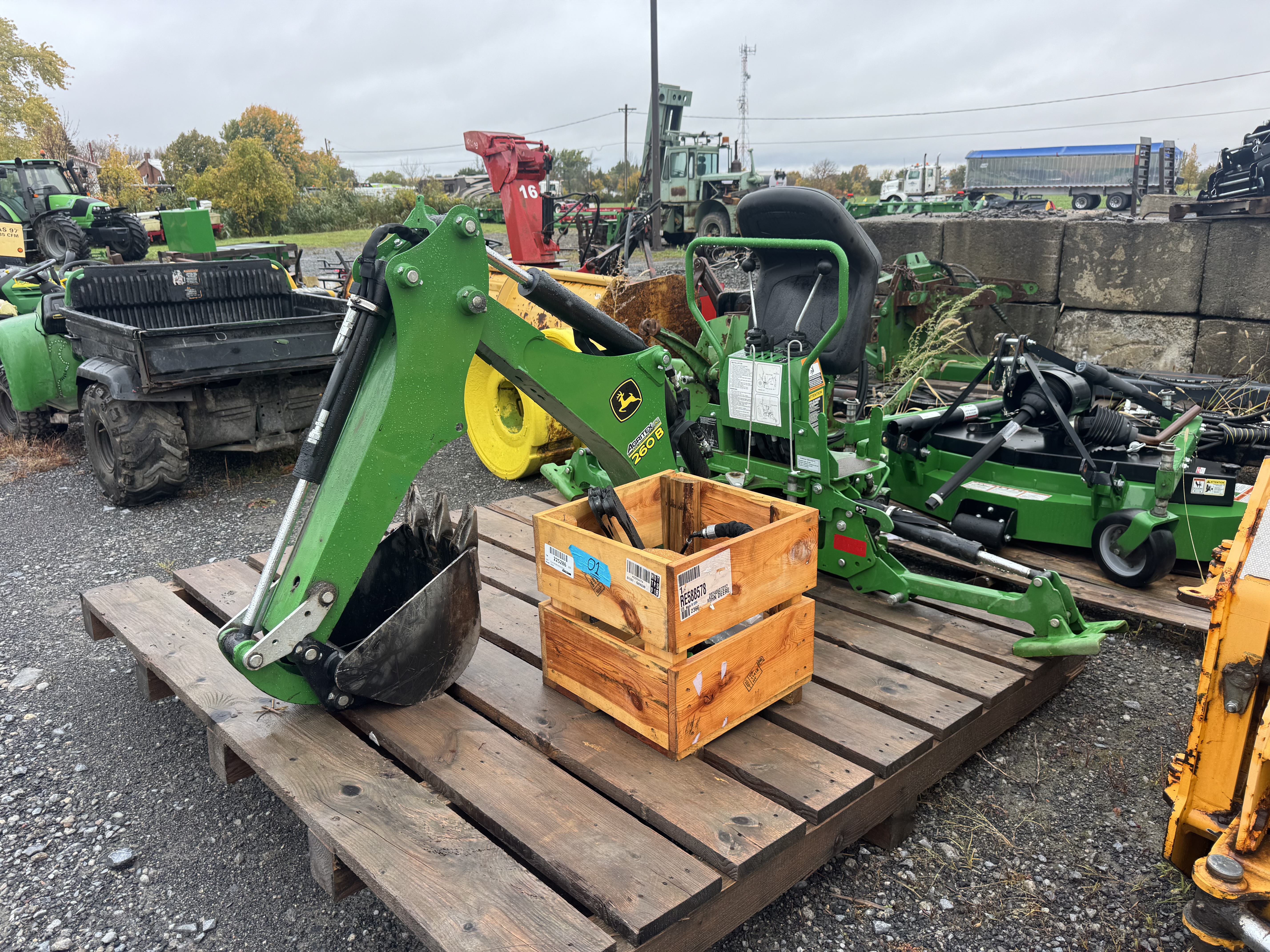 John Deere 260B