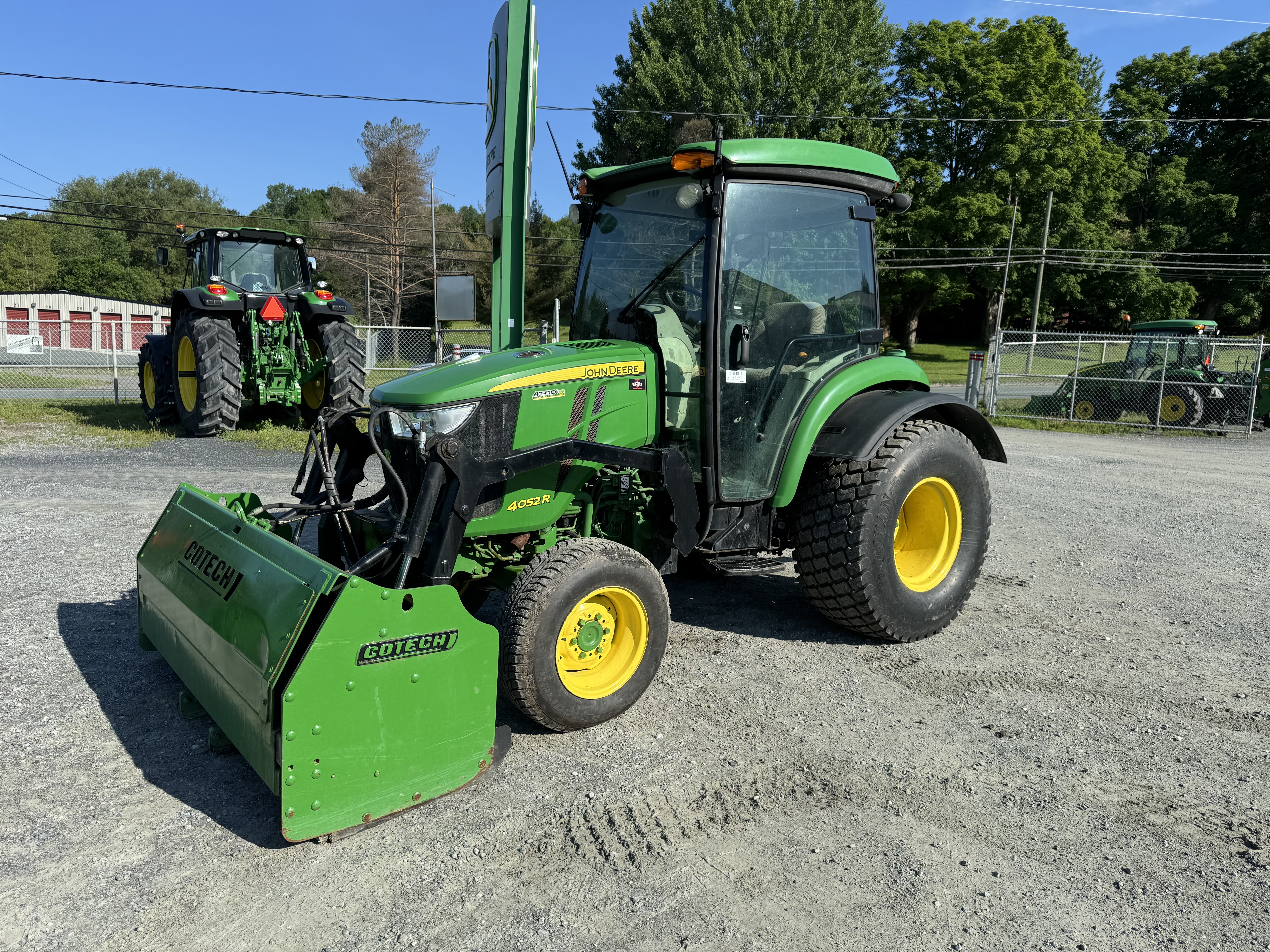 John Deere 4052R GRATTE TURF 
