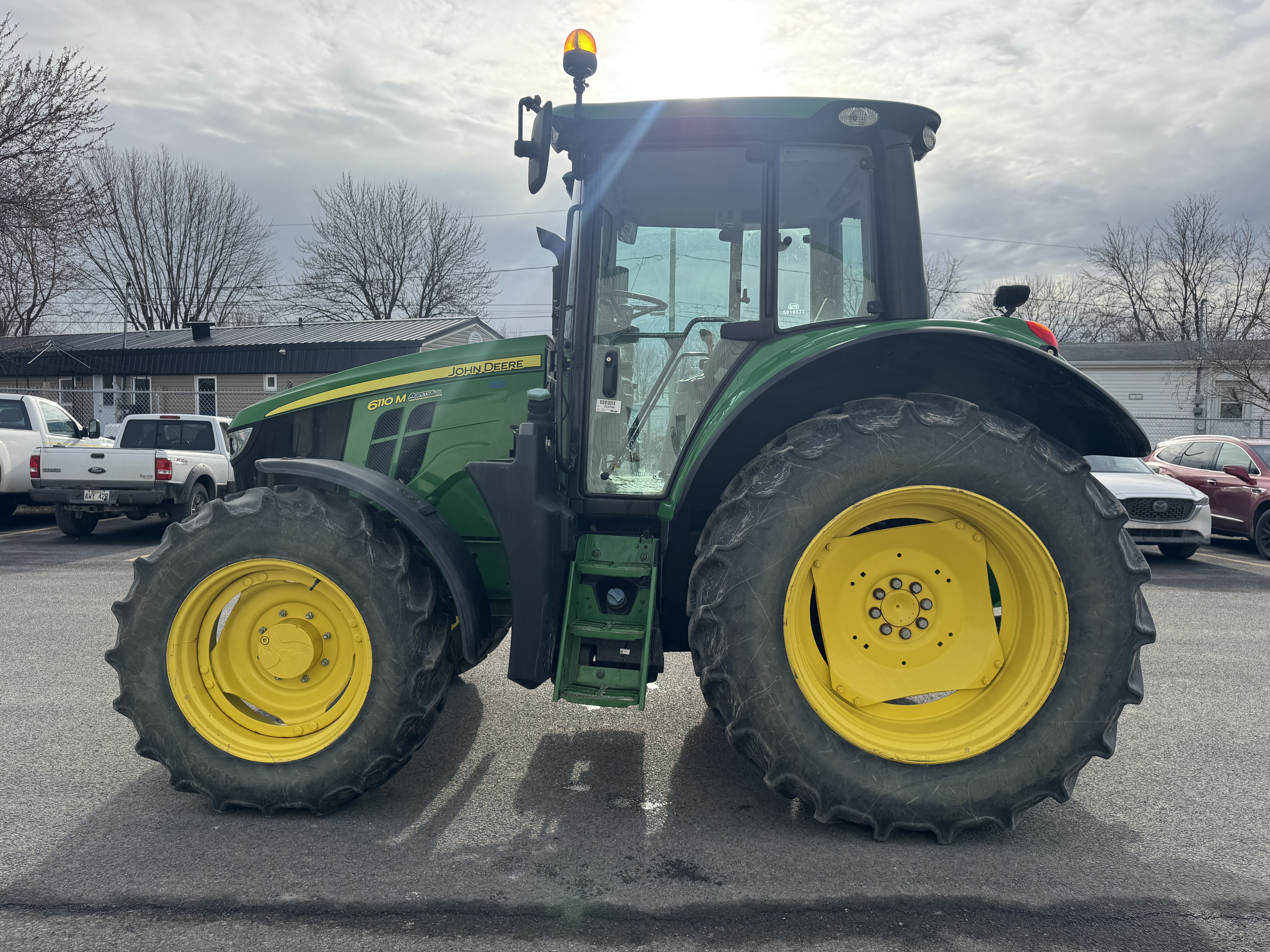 John Deere 6110M