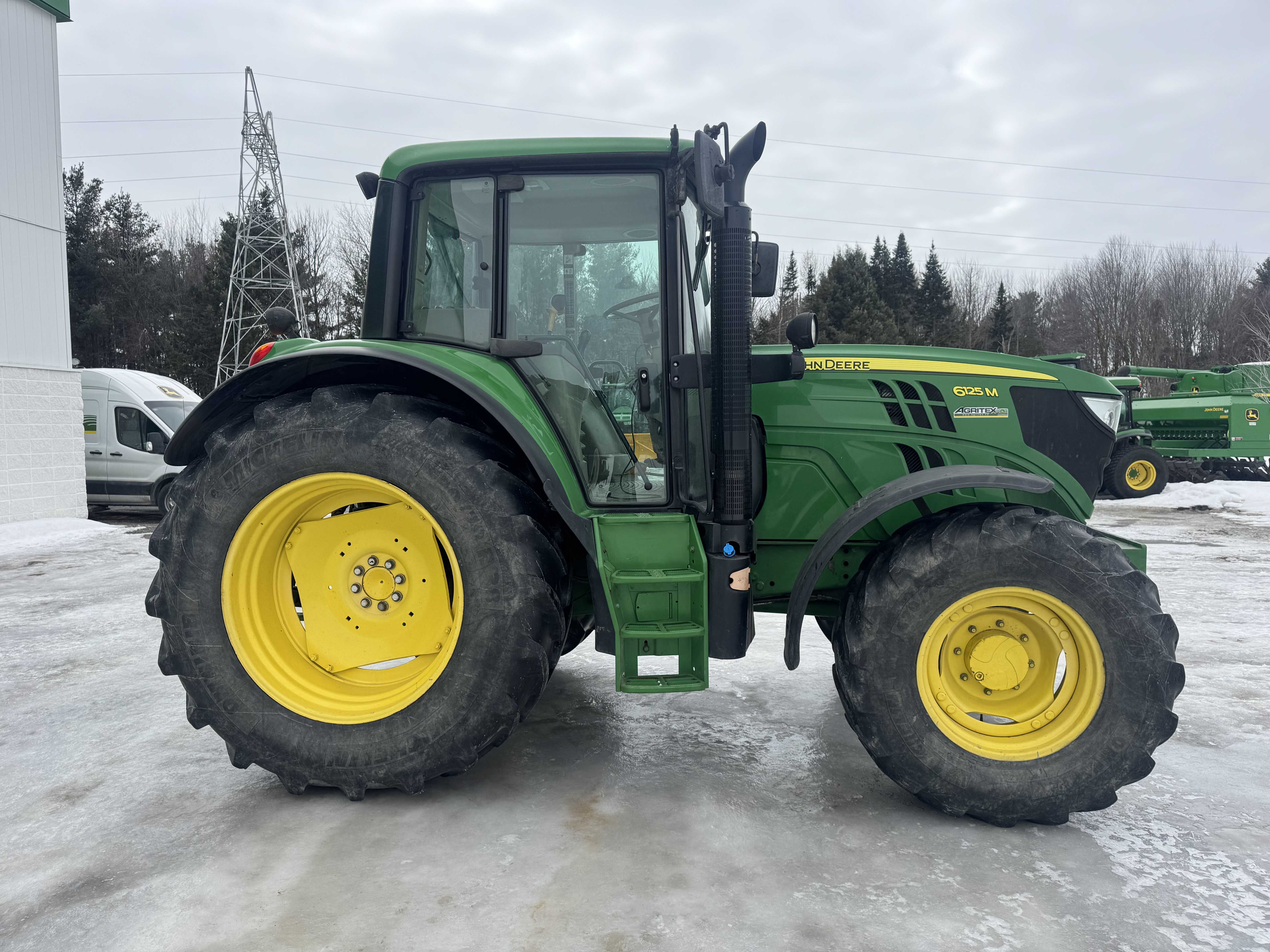John Deere 6125M