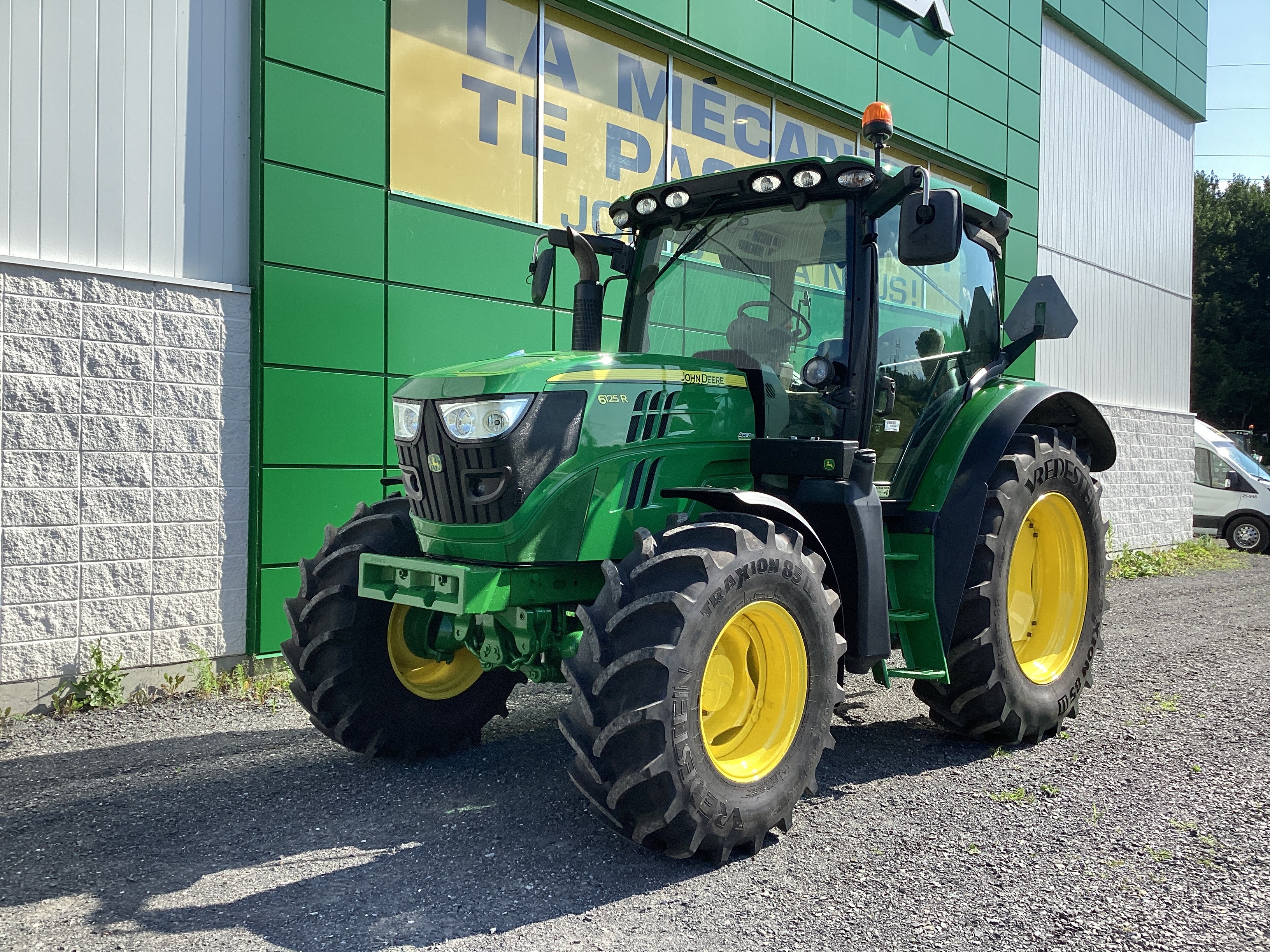 John Deere 6125R