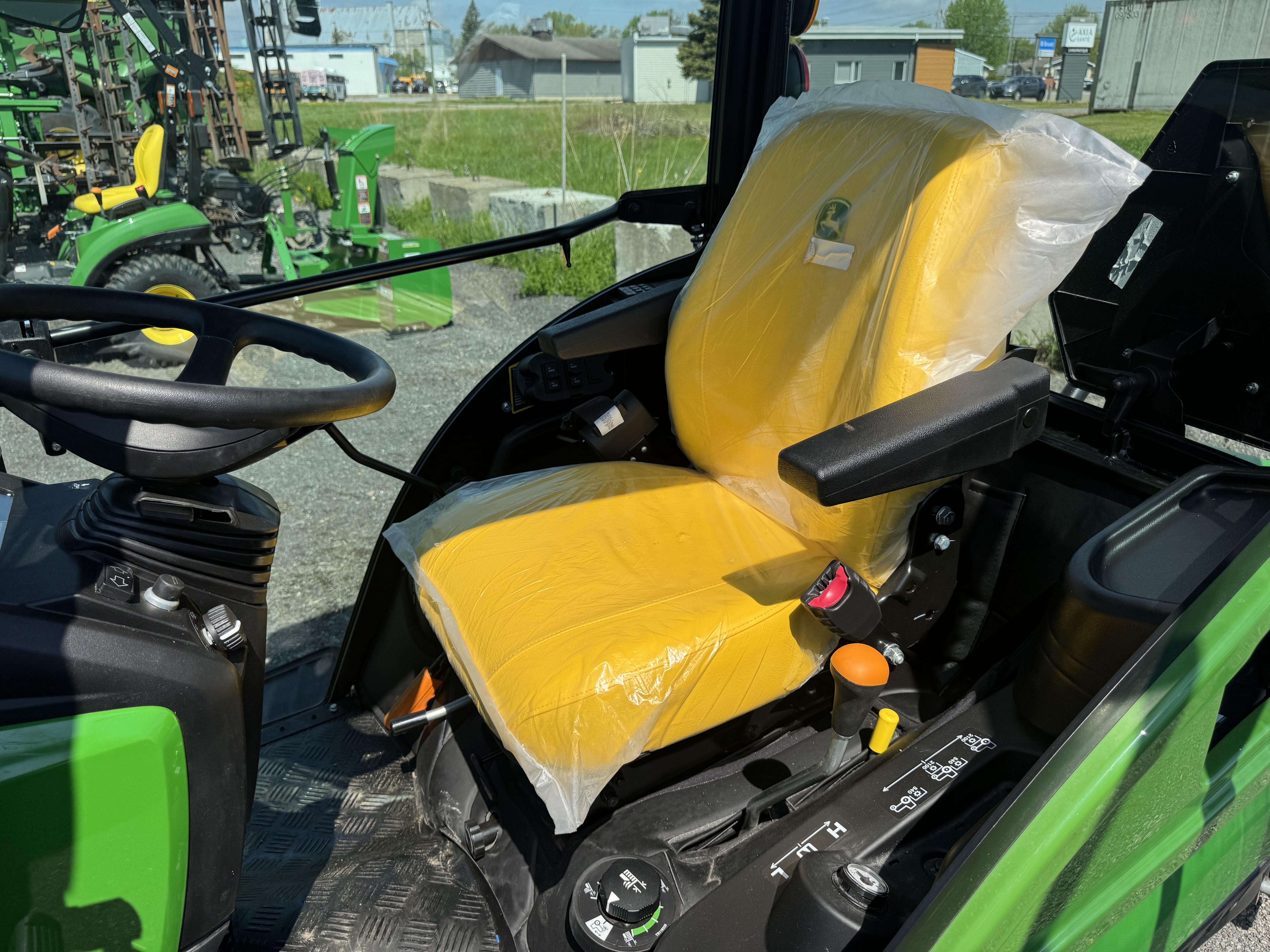 John Deere 1025R LDR + TOUDEUSE + SOUFFLEUR