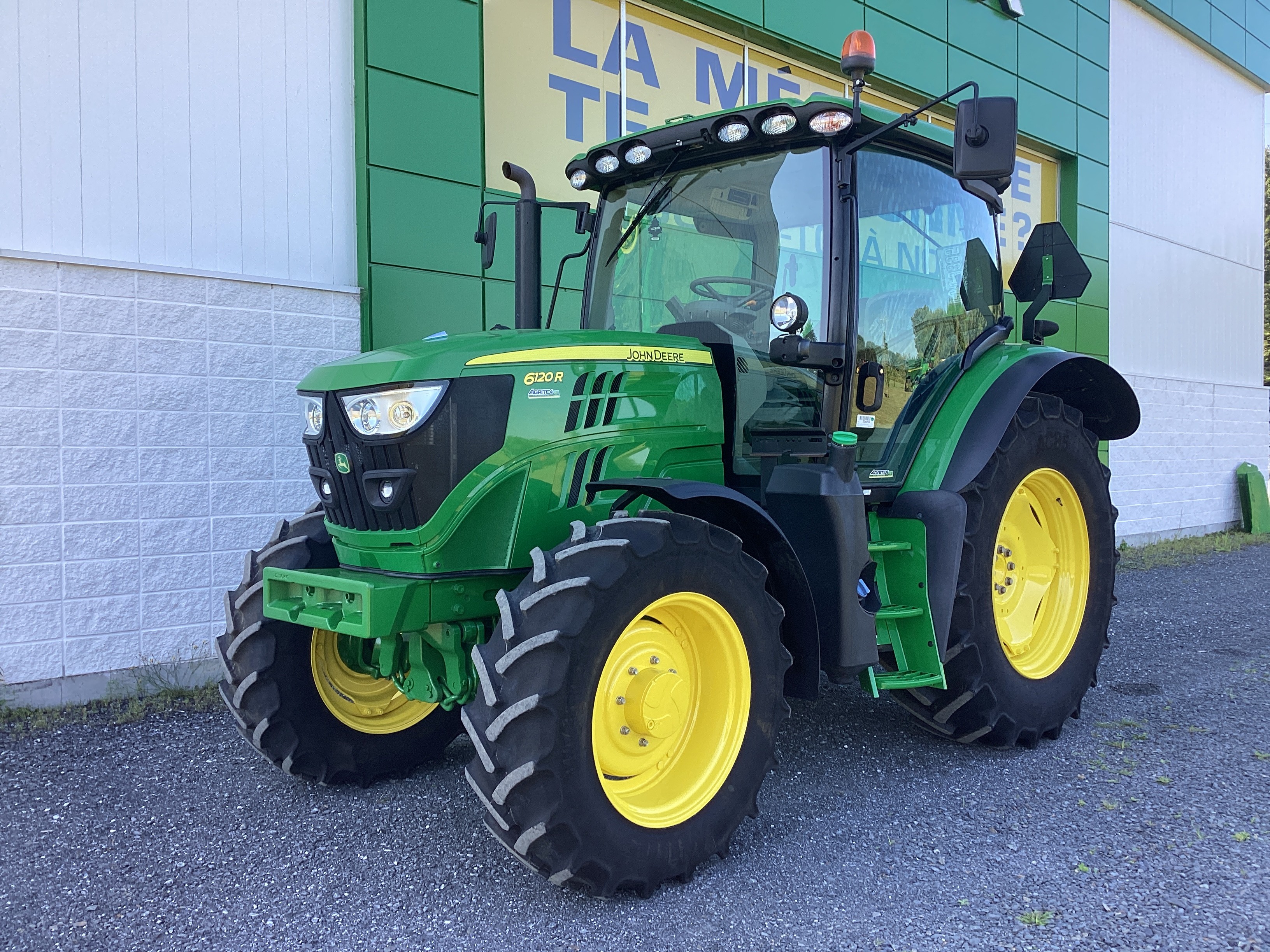 John Deere 6120R