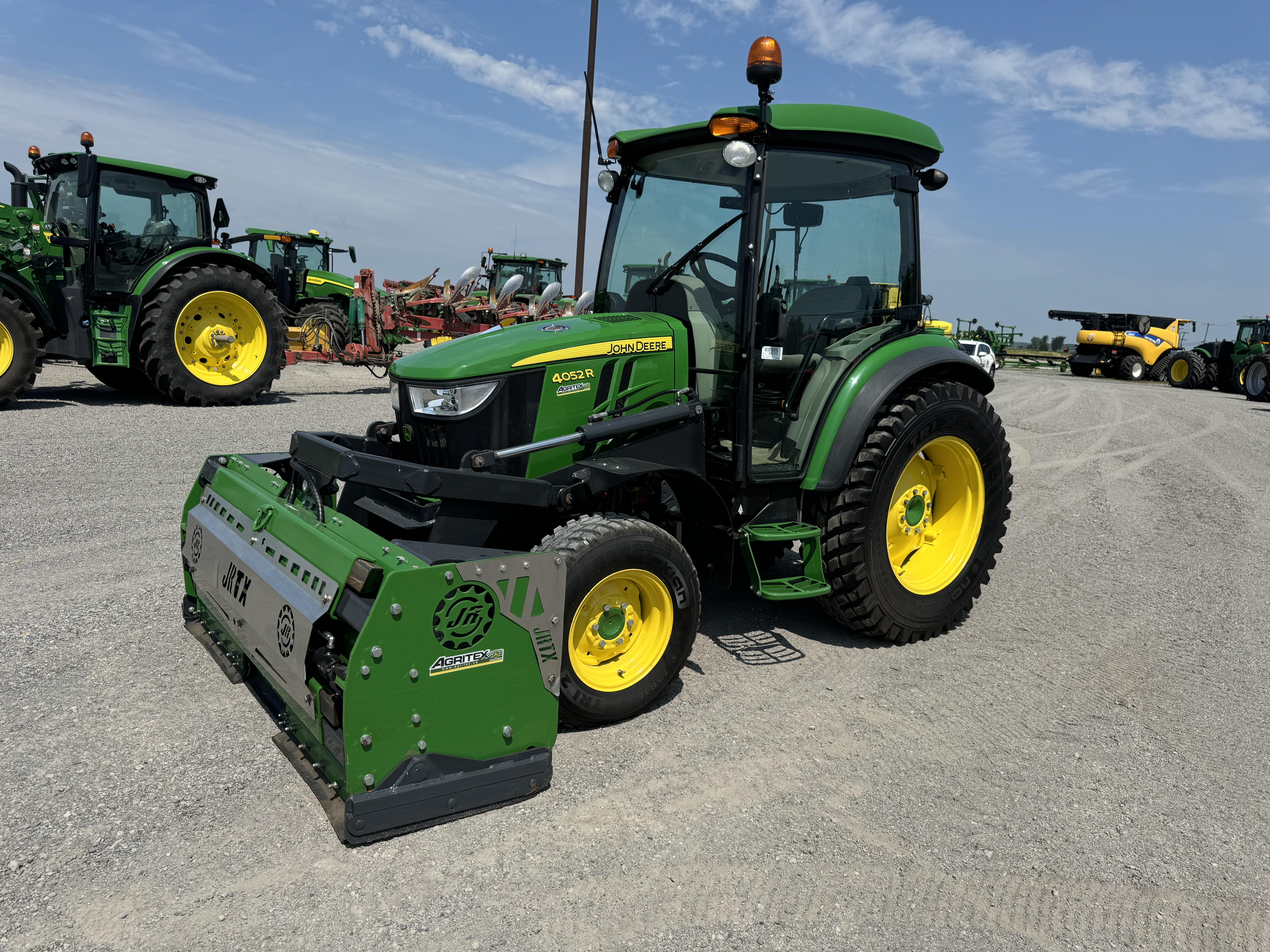 John Deere 4052R GRATTE NOKIAN  