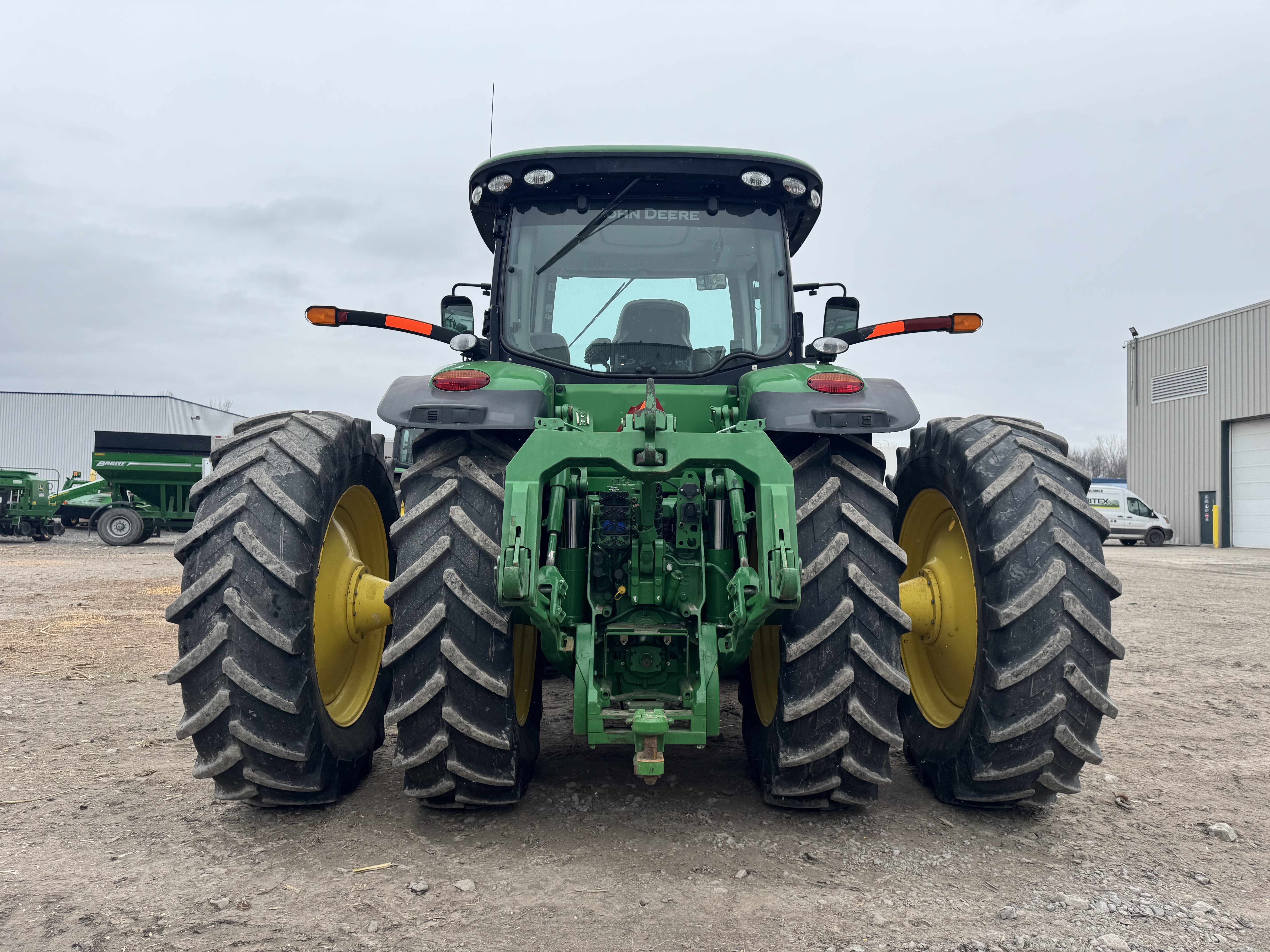 John Deere 8335R