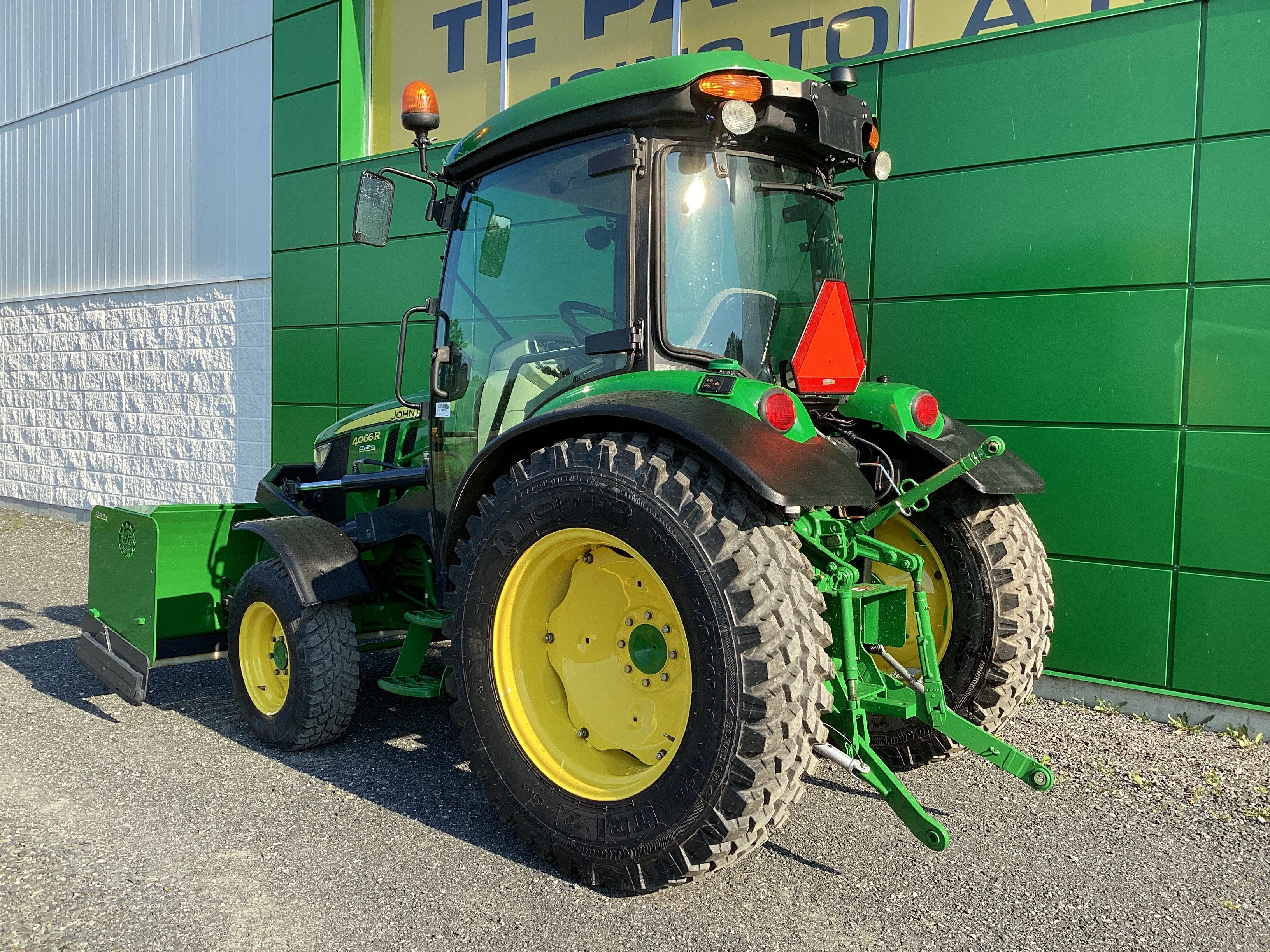 John Deere 4066R GRATTE NOKIAN 