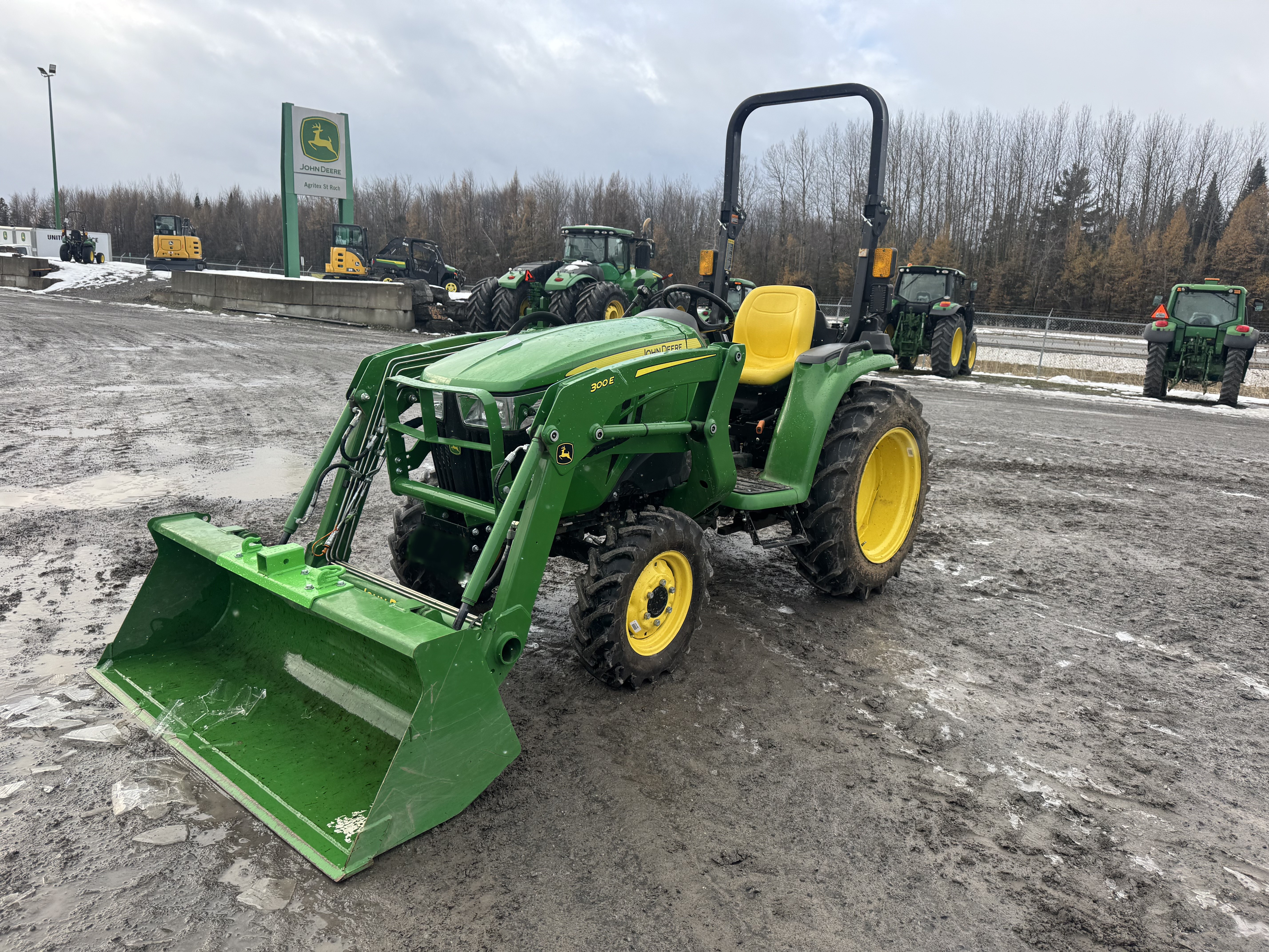 John Deere 3032E