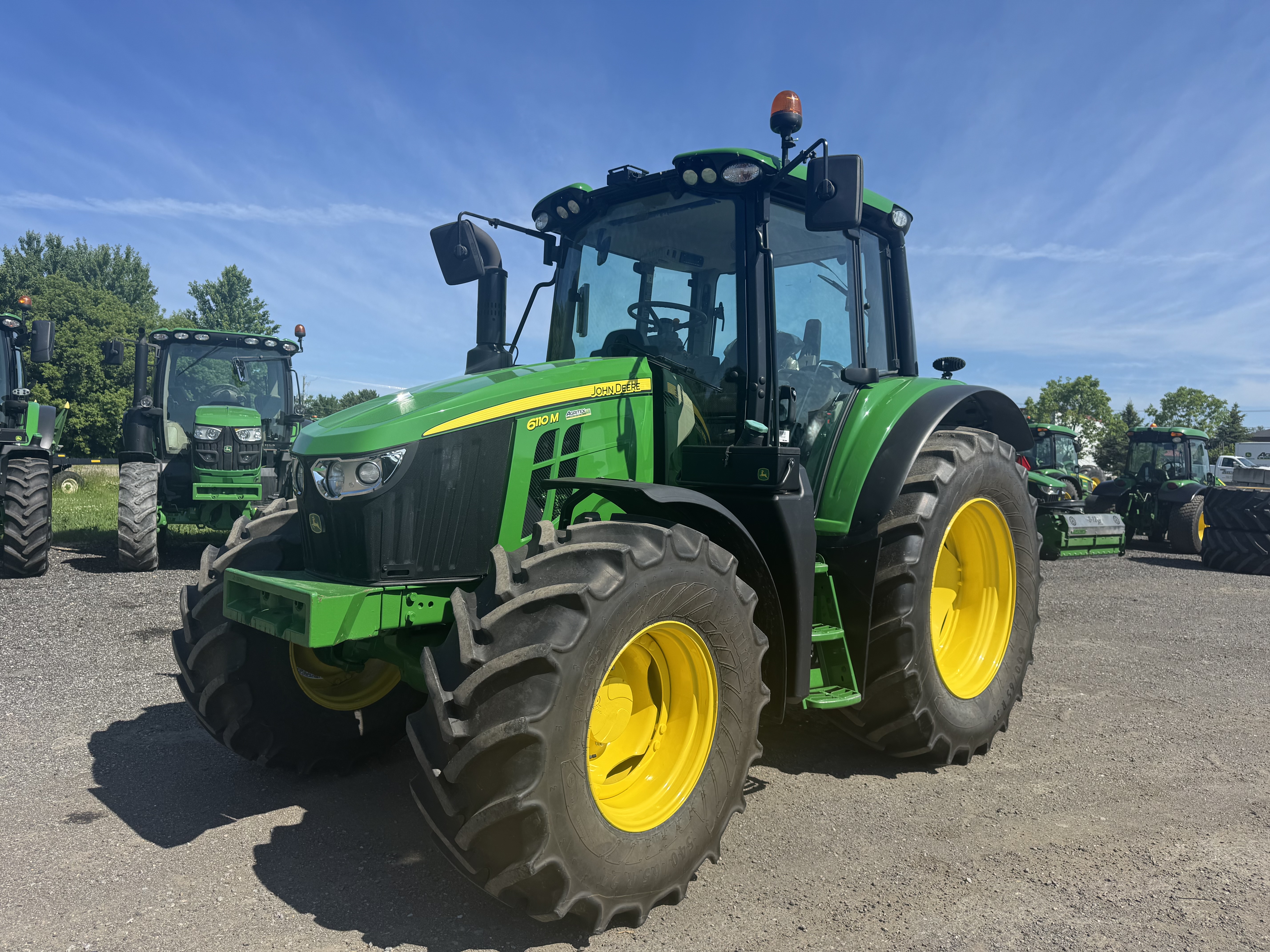John Deere 6110M